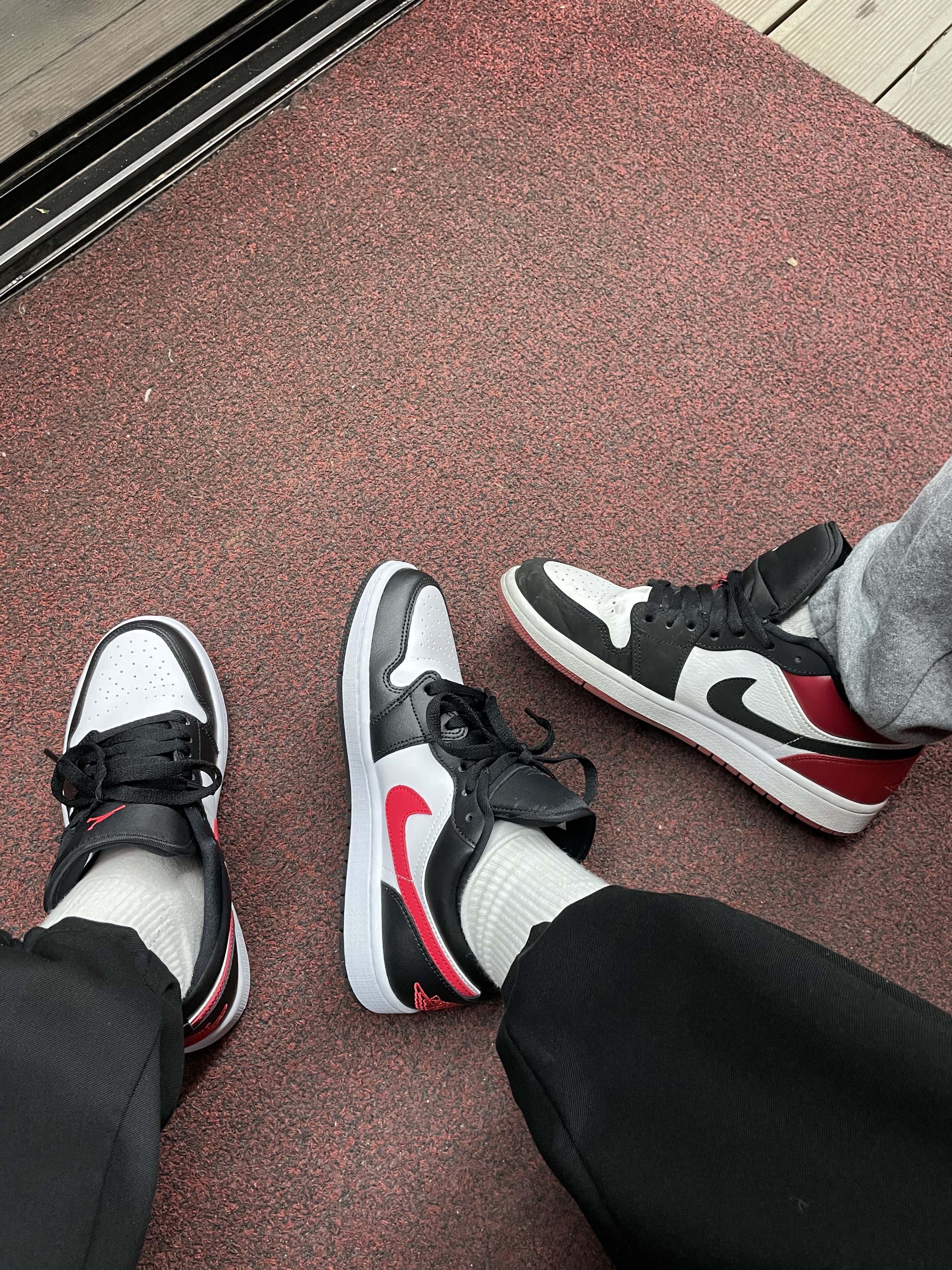 (W) Jordan 1 Low Black Siren Red, Jordan 1 Low Black Toe 착용 스타일 - 3
