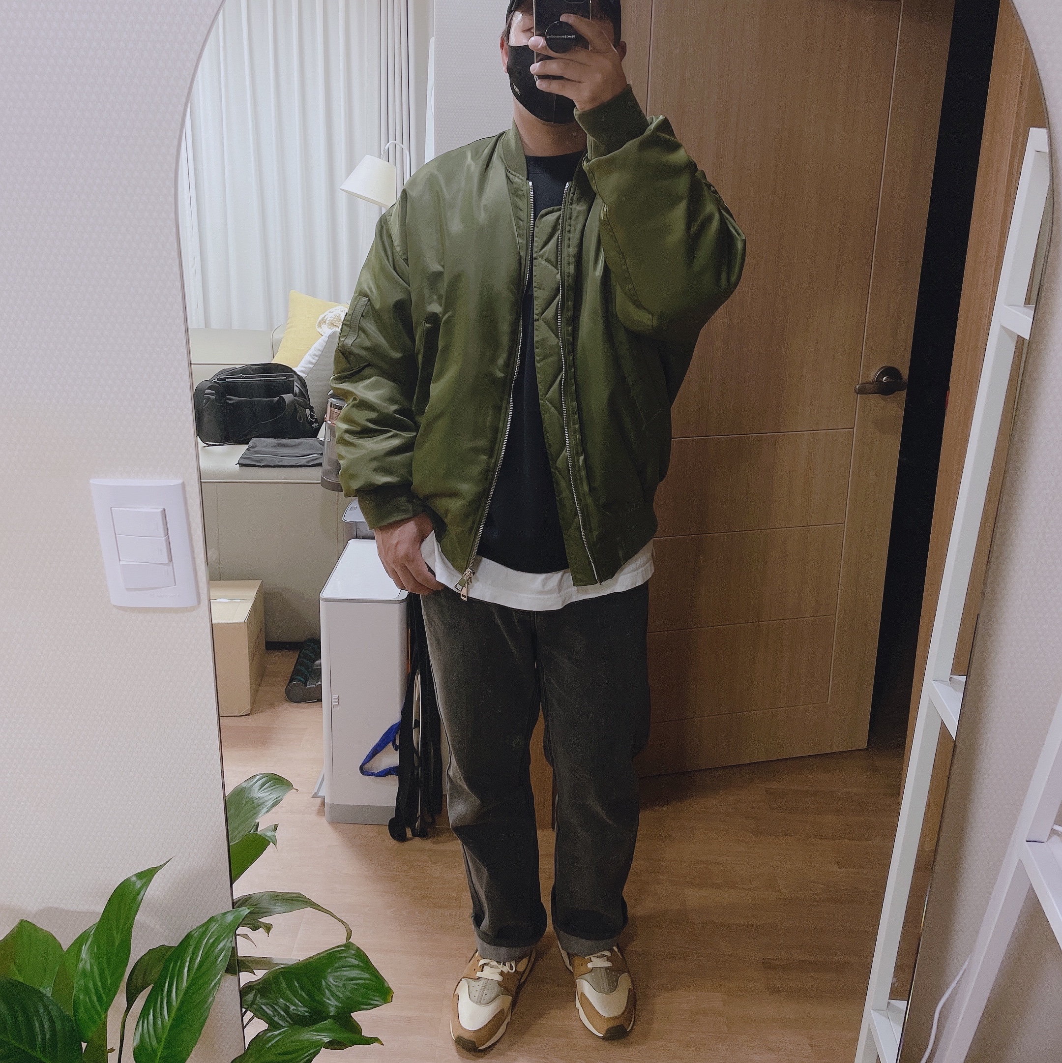 Nike x Stussy Air Huarache LE Desert Oak 착용 스타일 - 1