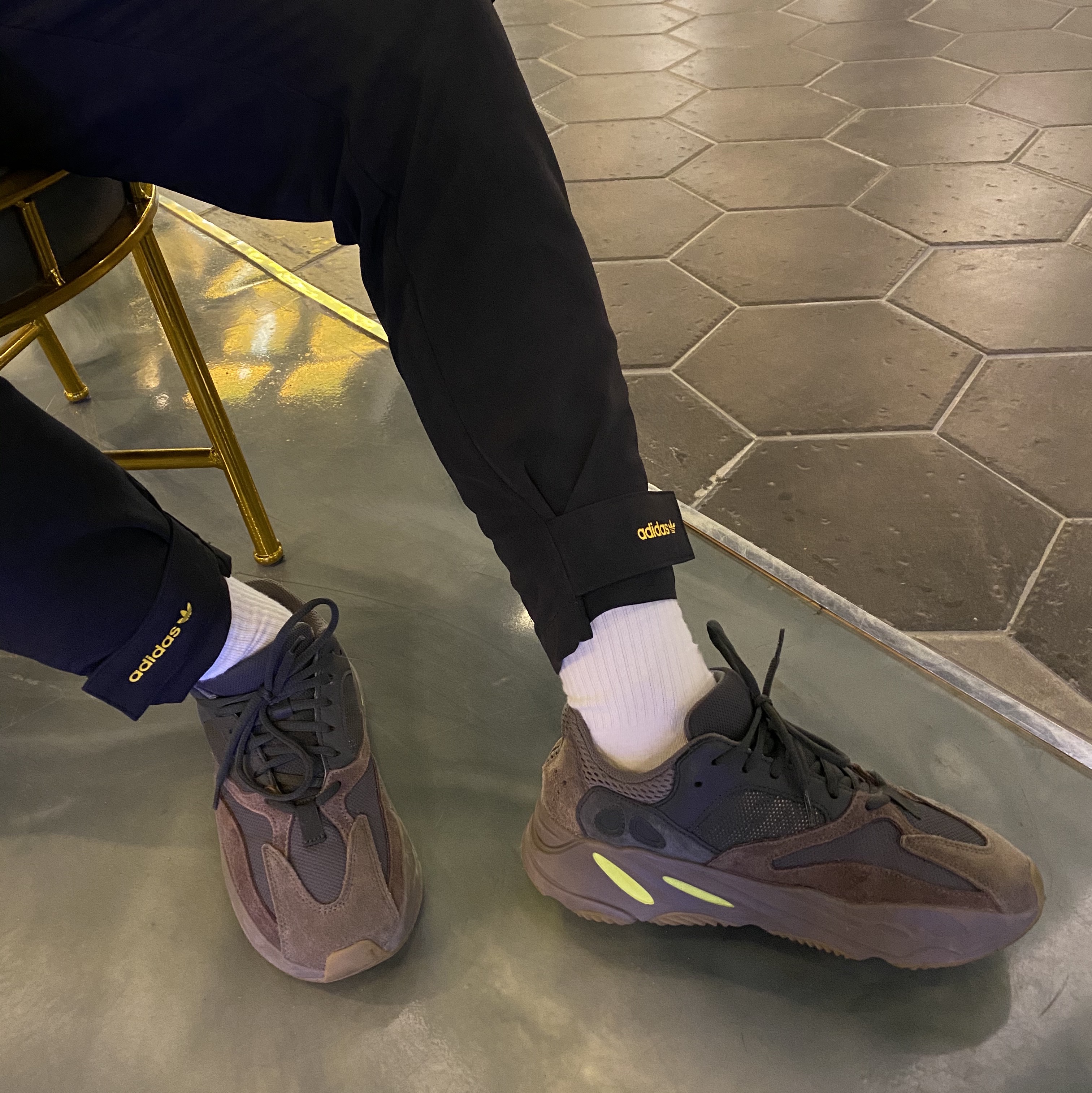Adidas Yeezy Boost 700 Mauve 착용 스타일 - 2