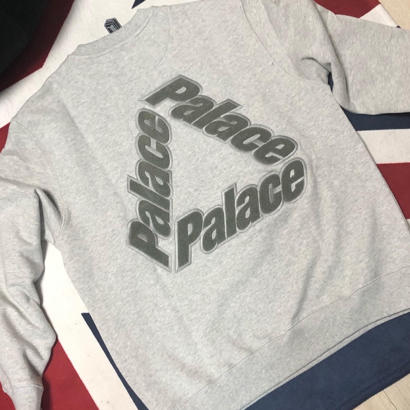 Palace P-3 Chenille Crew Grey Marl - 21SS 착용 스타일 - 1