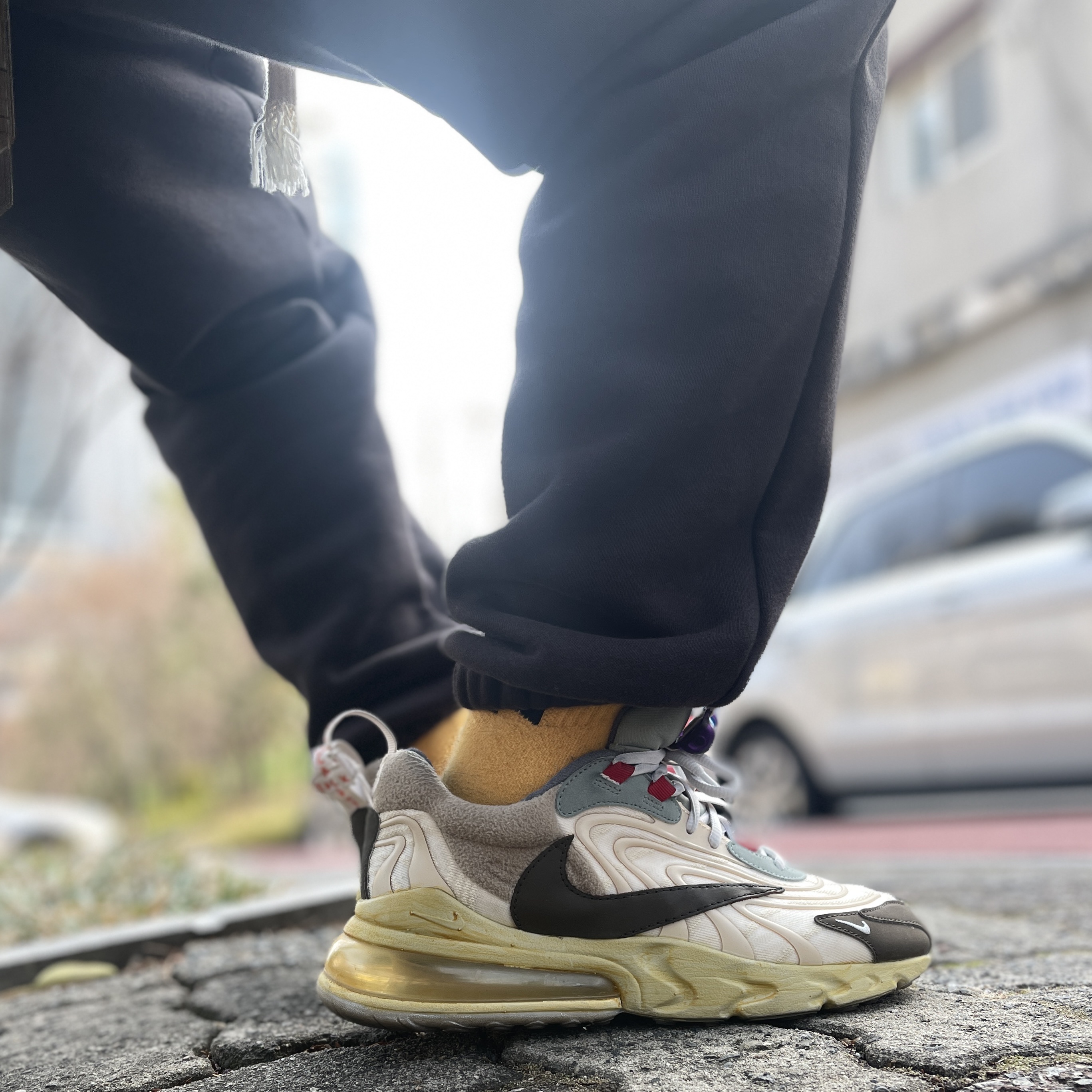 Nike x Travis Scott Air Max 270 React Cactus Trails 착용 스타일 - 1