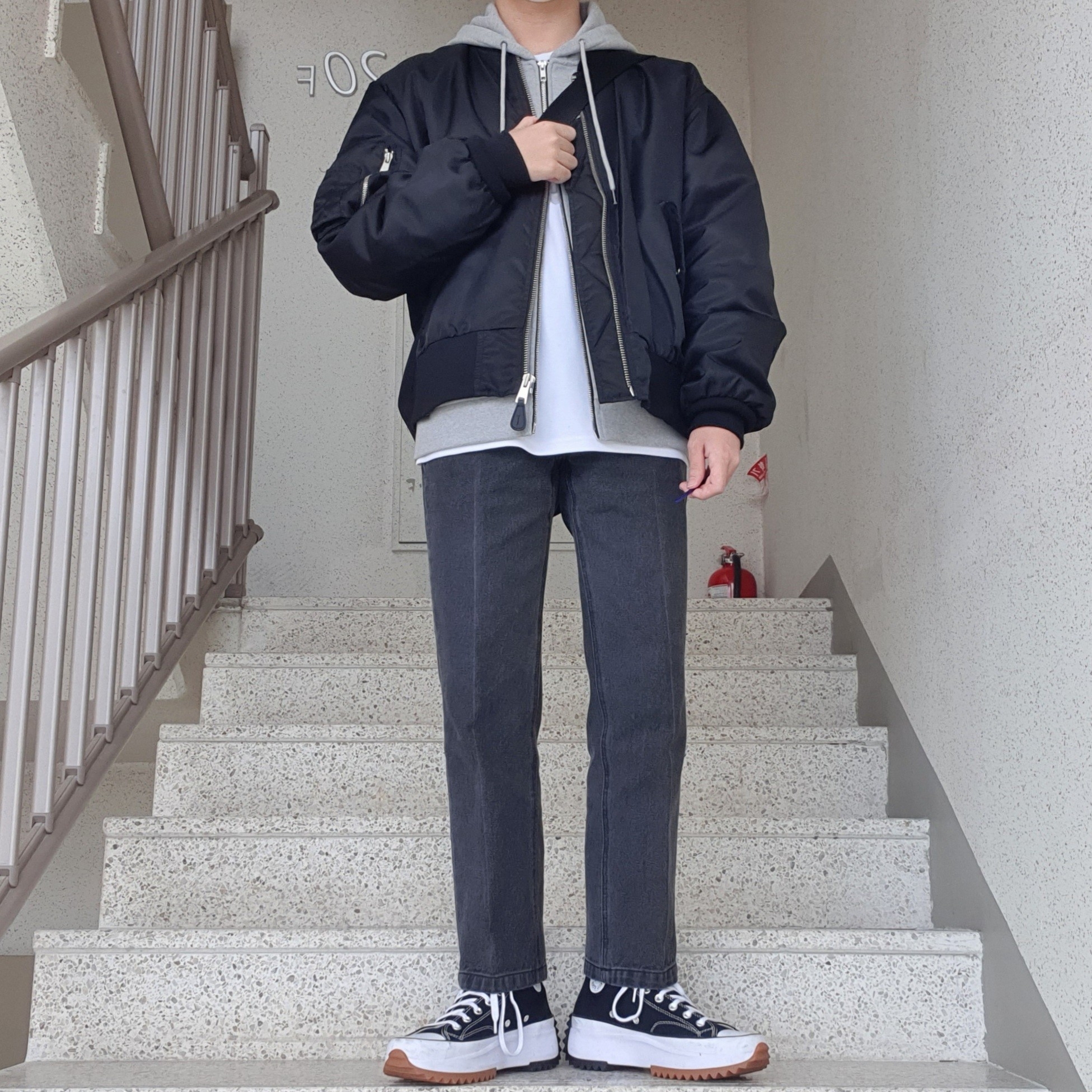 Converse Run Star Hike Hi Black White Gum 착용 스타일