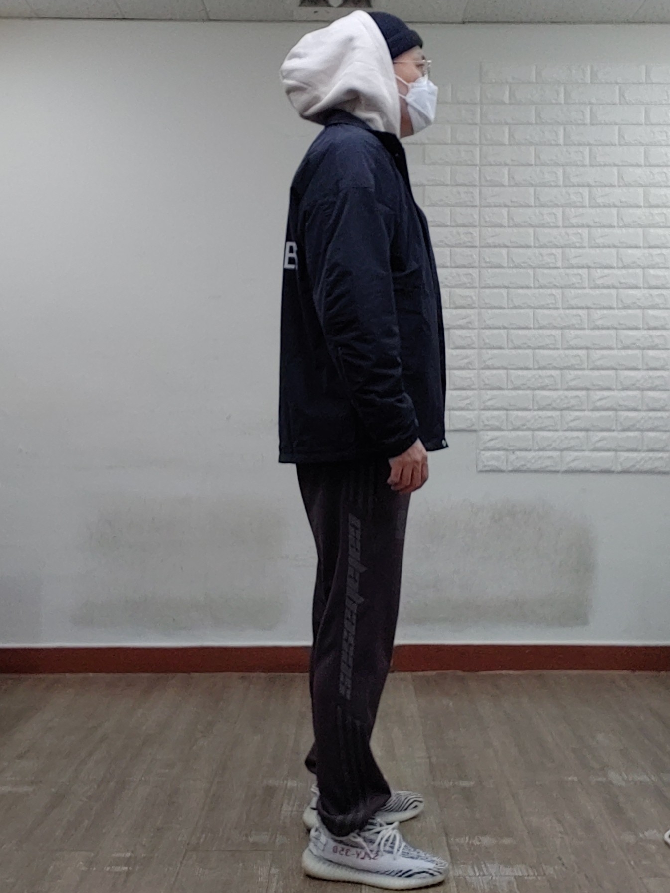 Adidas Yeezy Boost 350 V2 Zebra 2017/2019/2020, Adidas Yeezy Calabasas Track Pants Umber Core 착용 스타일 - 3