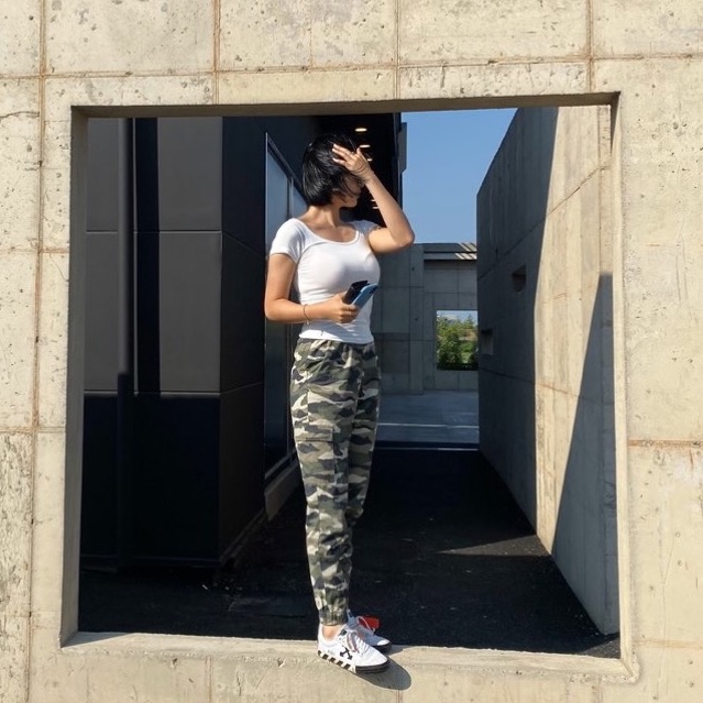 (W) Off-White Arrow Low Vulcanized Sneakers White 착용 스타일