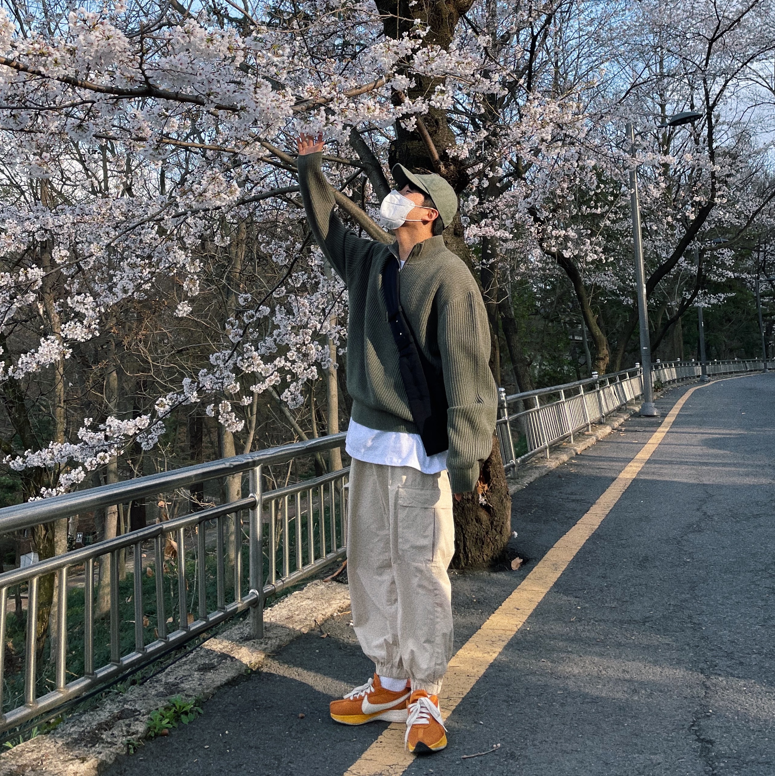 Nike Moon Racer Monarch 착용 스타일