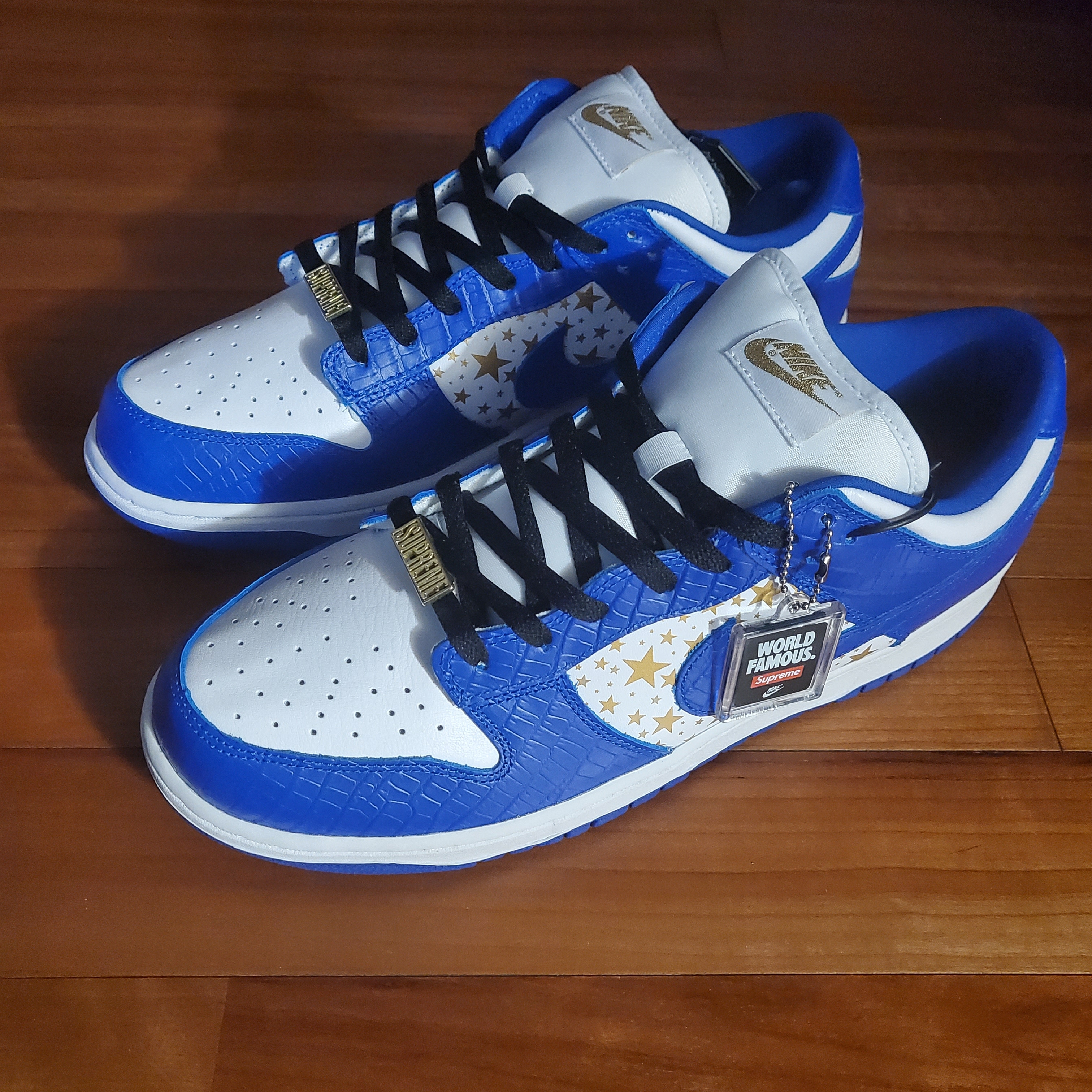 Nike x Supreme SB Dunk Low Hyper Blue 착용 스타일