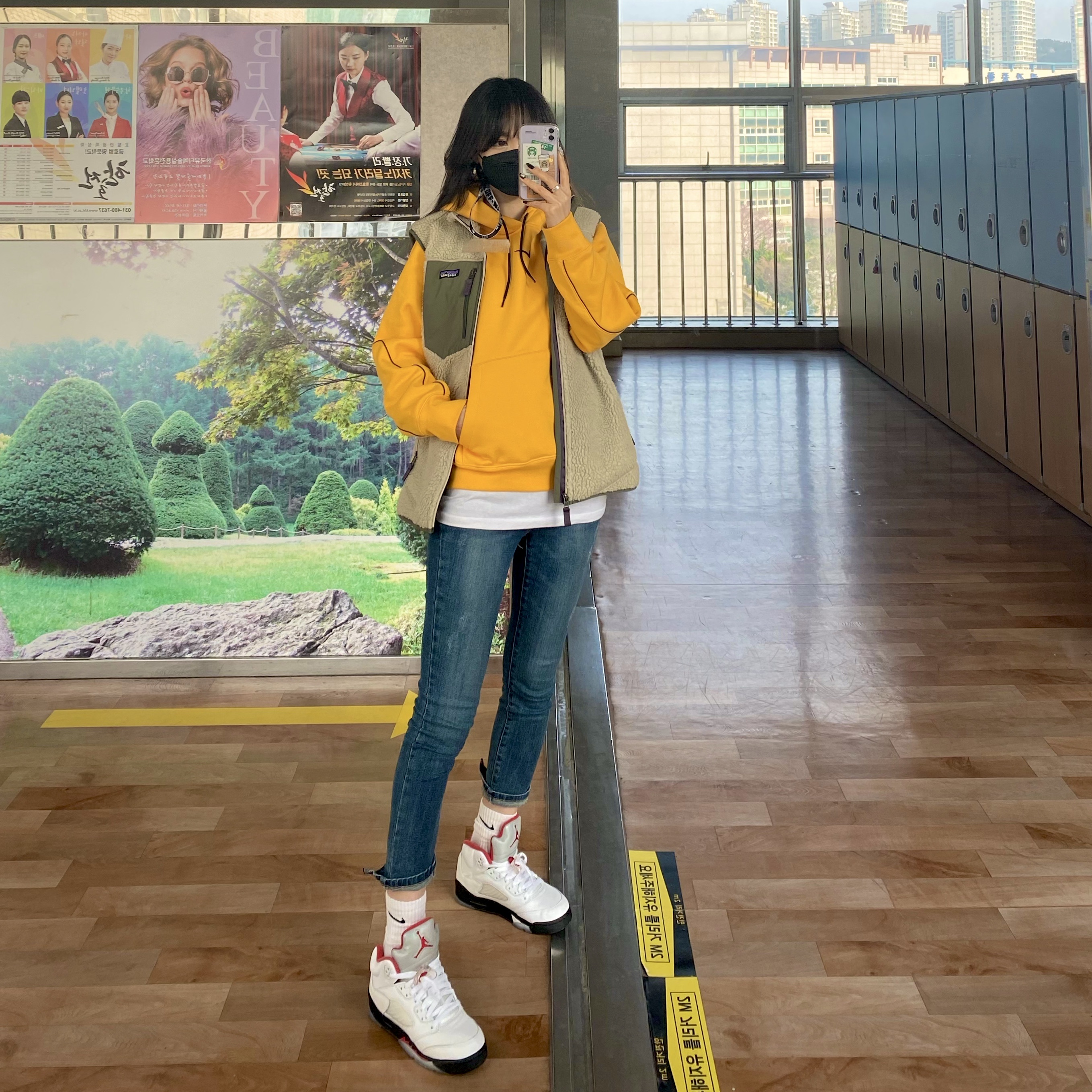 Jordan 5 Retro Fire Red Silver Tongue 2020, Nike x Drake Nocta Essential Hoodie University Gold - Asia 착용 스타일 - 1