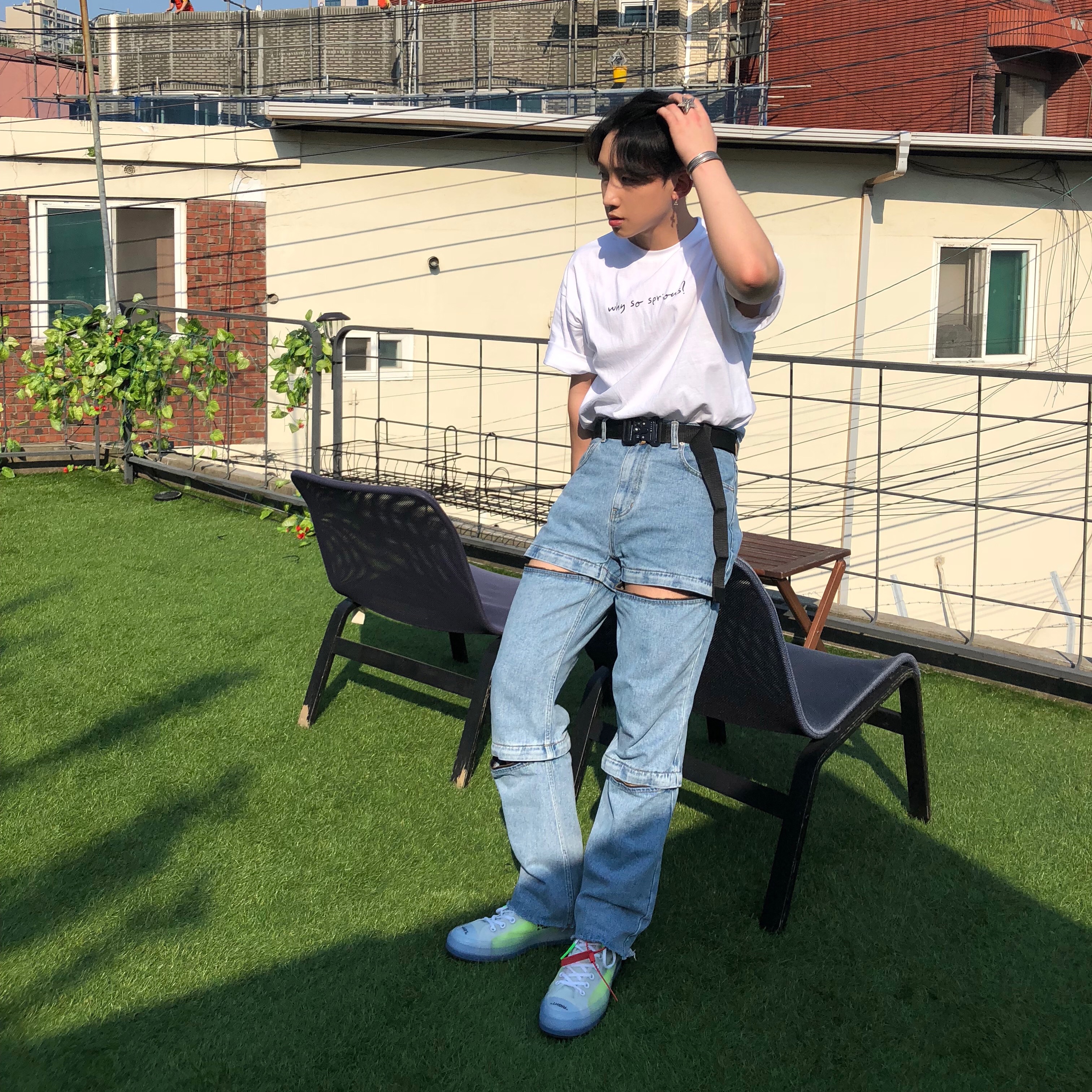 Converse x Off-White Chuck 70 High The Ten 착용 스타일 - 3
