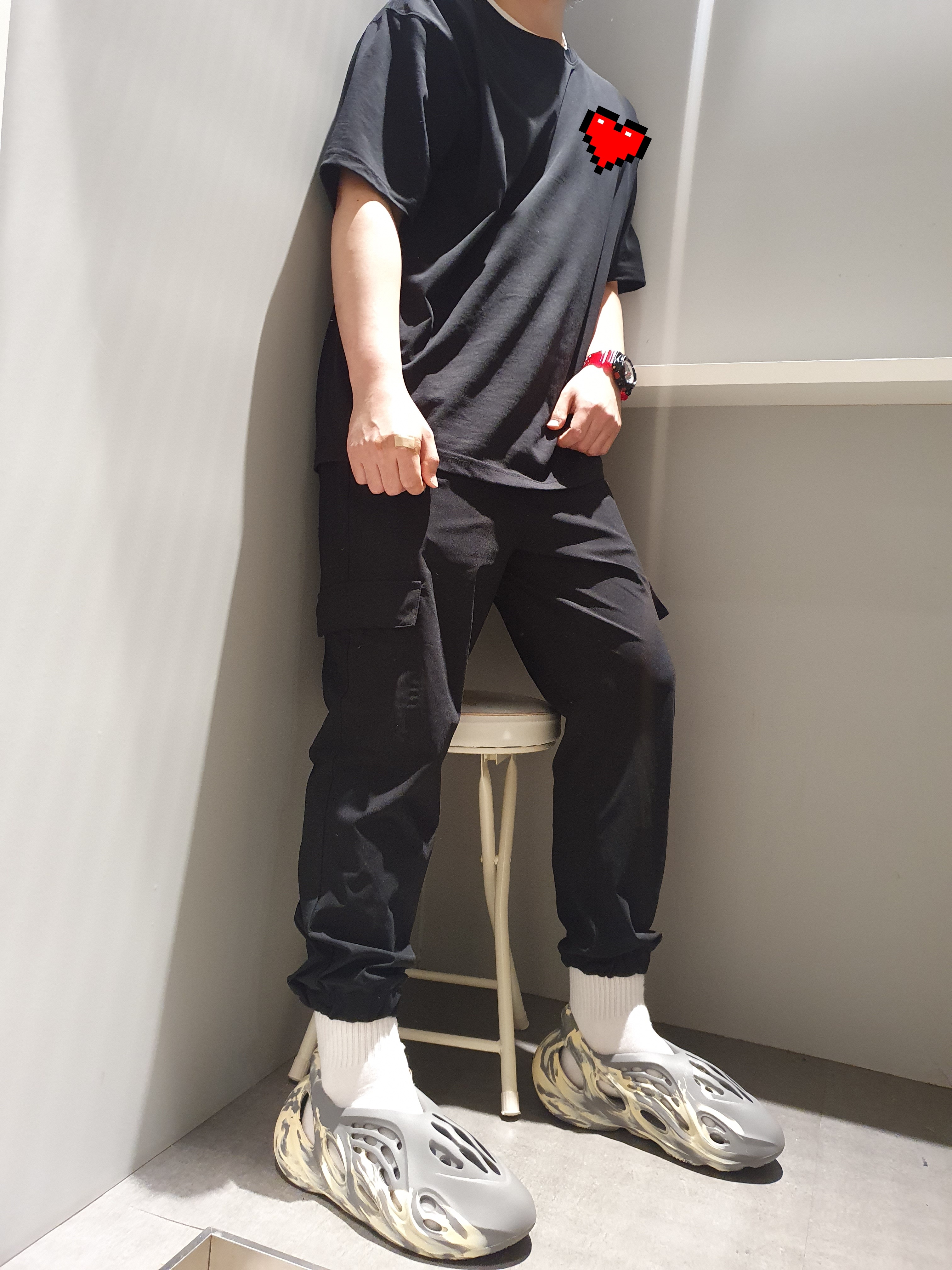 Adidas Yeezy Foam RNNR MXT Moon Gray 착용 스타일