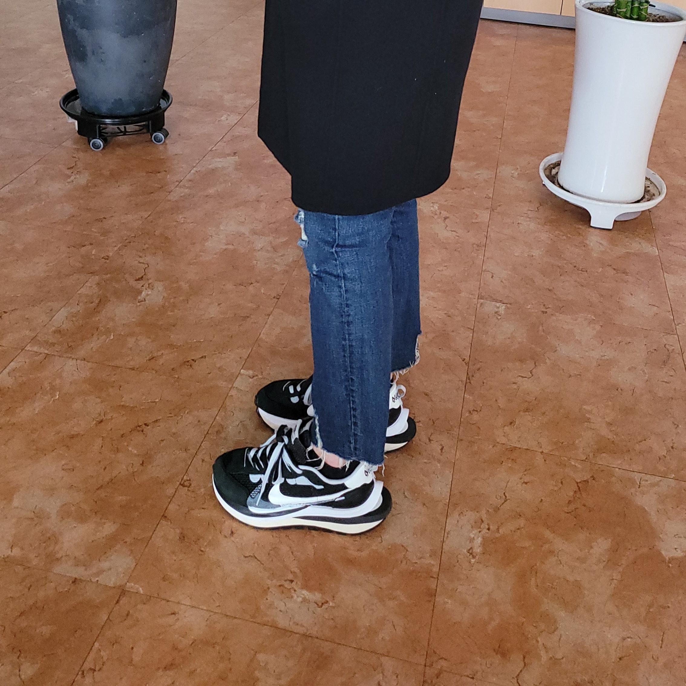 Nike x Sacai VaporWaffle Black White 착용 스타일