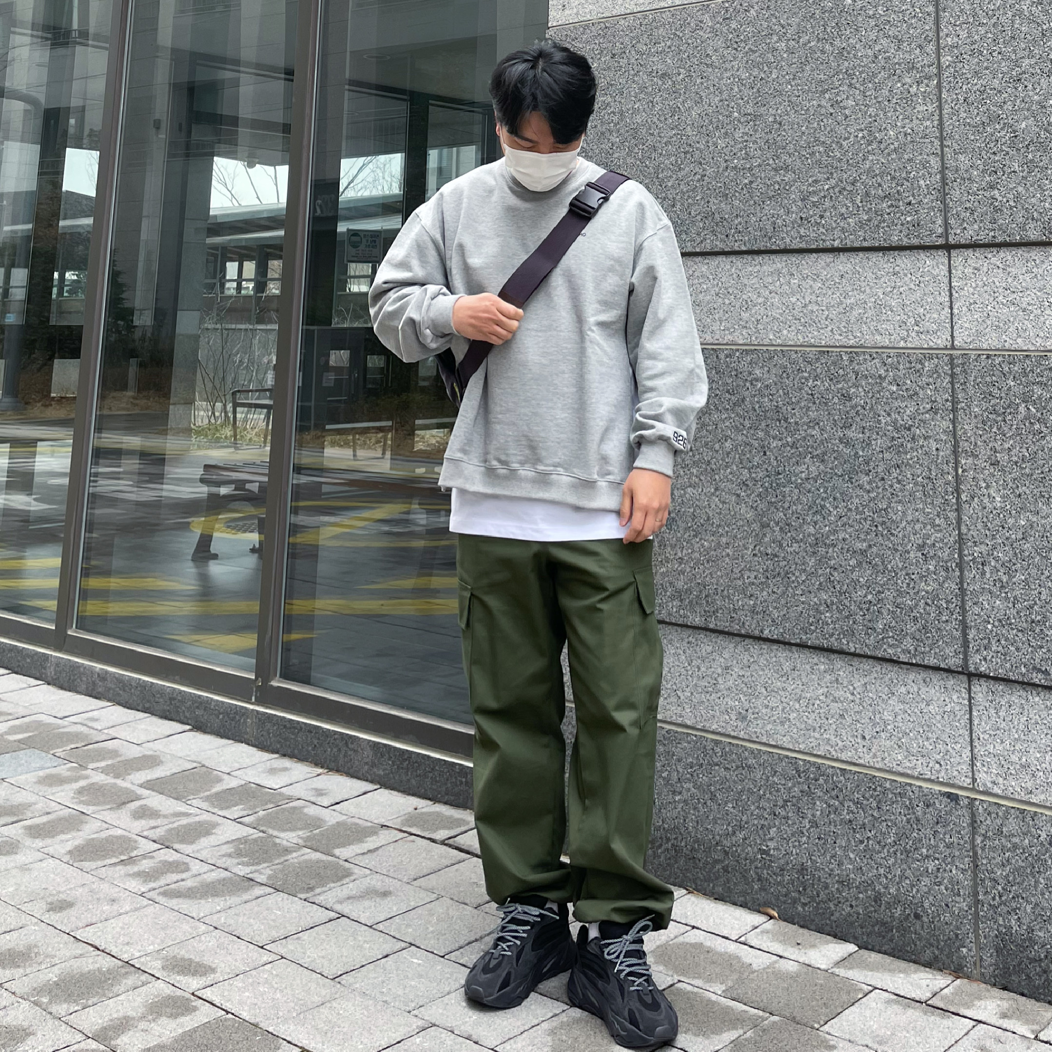 Adidas Yeezy Boost 700 V2 Vanta 2019 착용 스타일