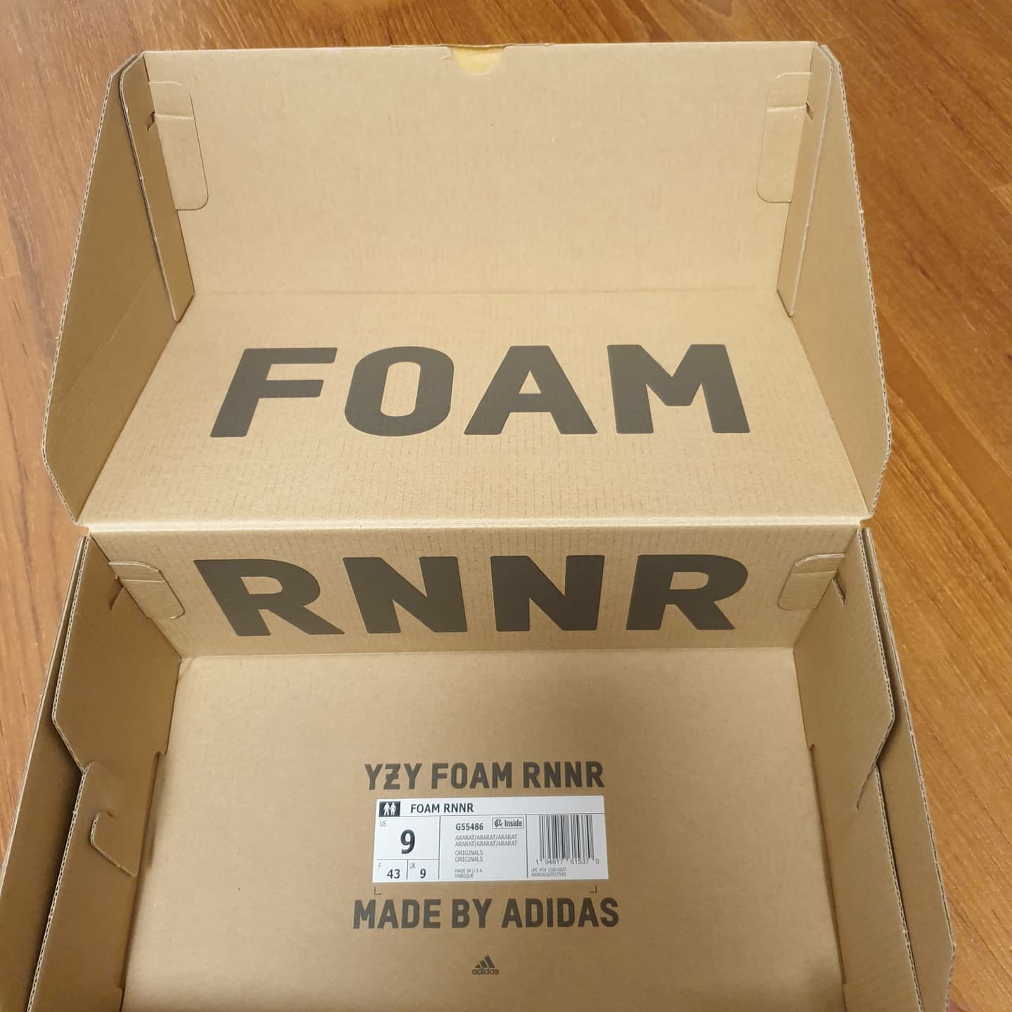 Adidas Yeezy Foam RNNR Ararat 착용 스타일 - 3