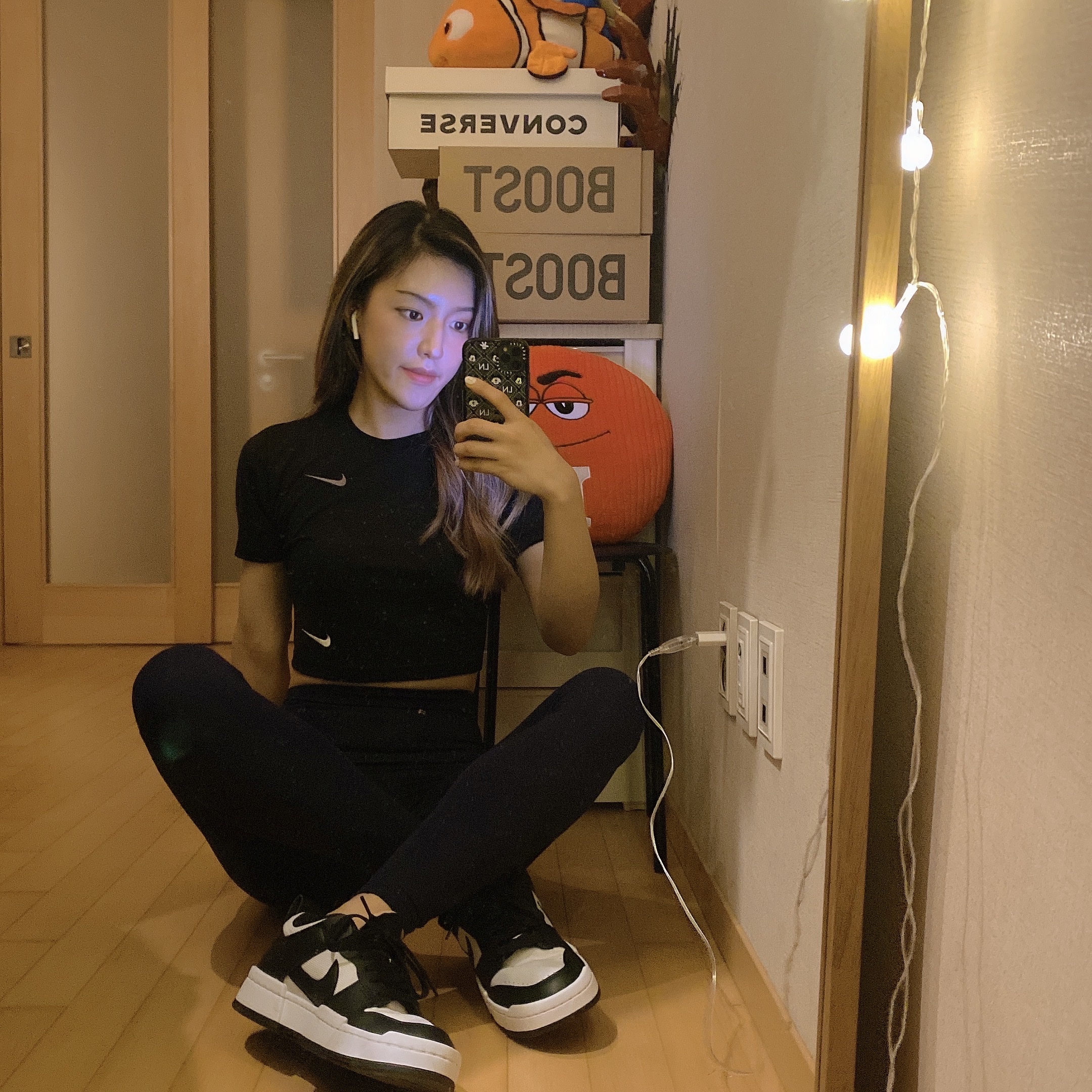 (W) Nike Dunk Low Disrupt Black White 착용 스타일 - 2