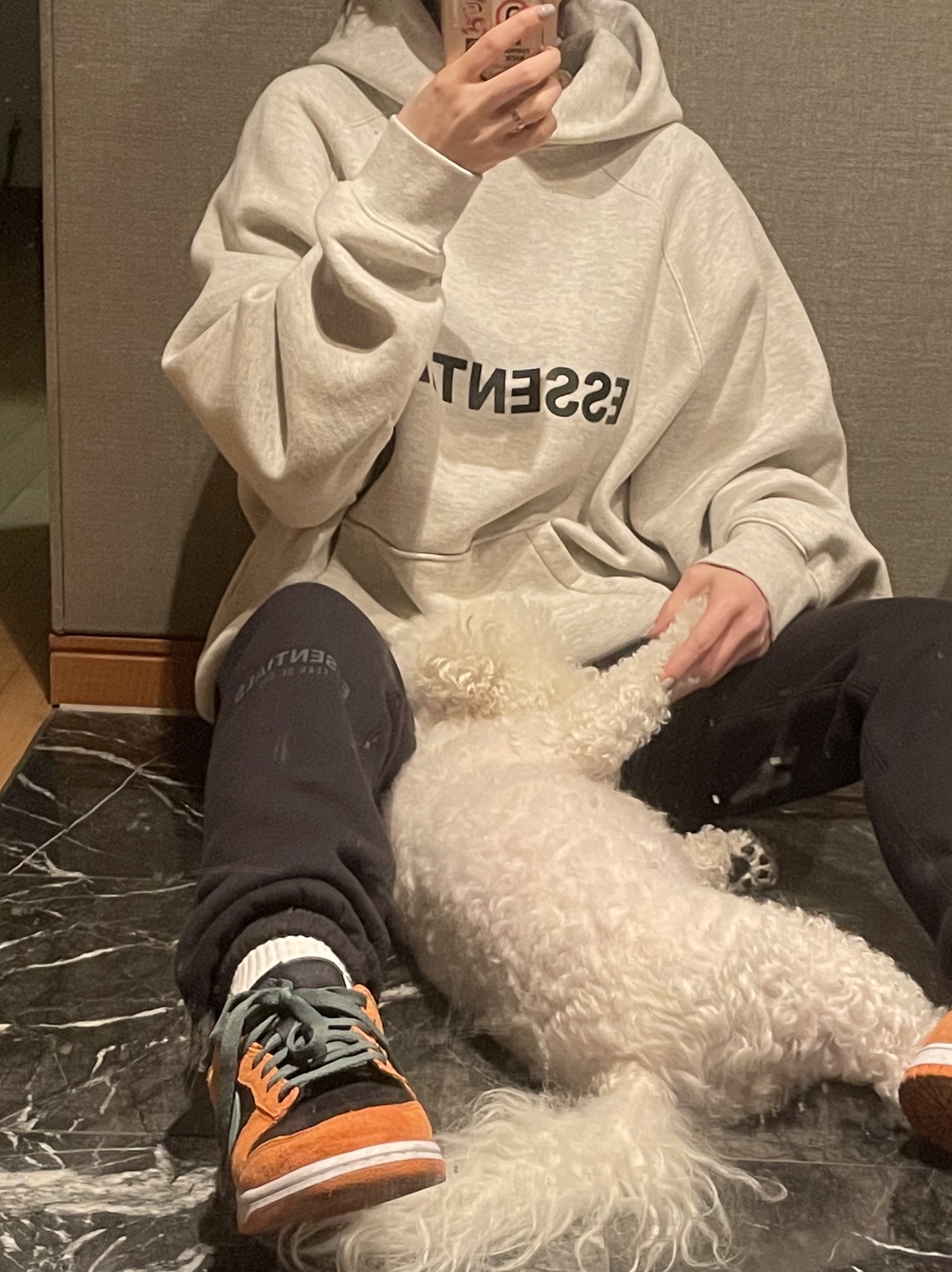 Essentials 3D Silicon Applique Pullover Hoodie Oatmeal/Oatmeal Heather/Light Heather Oatmeal 2020, Essentials Sweatpants Dark Slate/Black 2020 착용 스타일