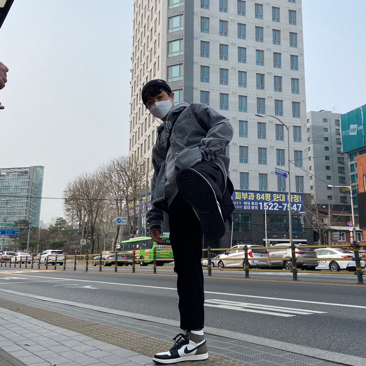 Jordan 1 Retro High OG Black Mocha 착용 스타일