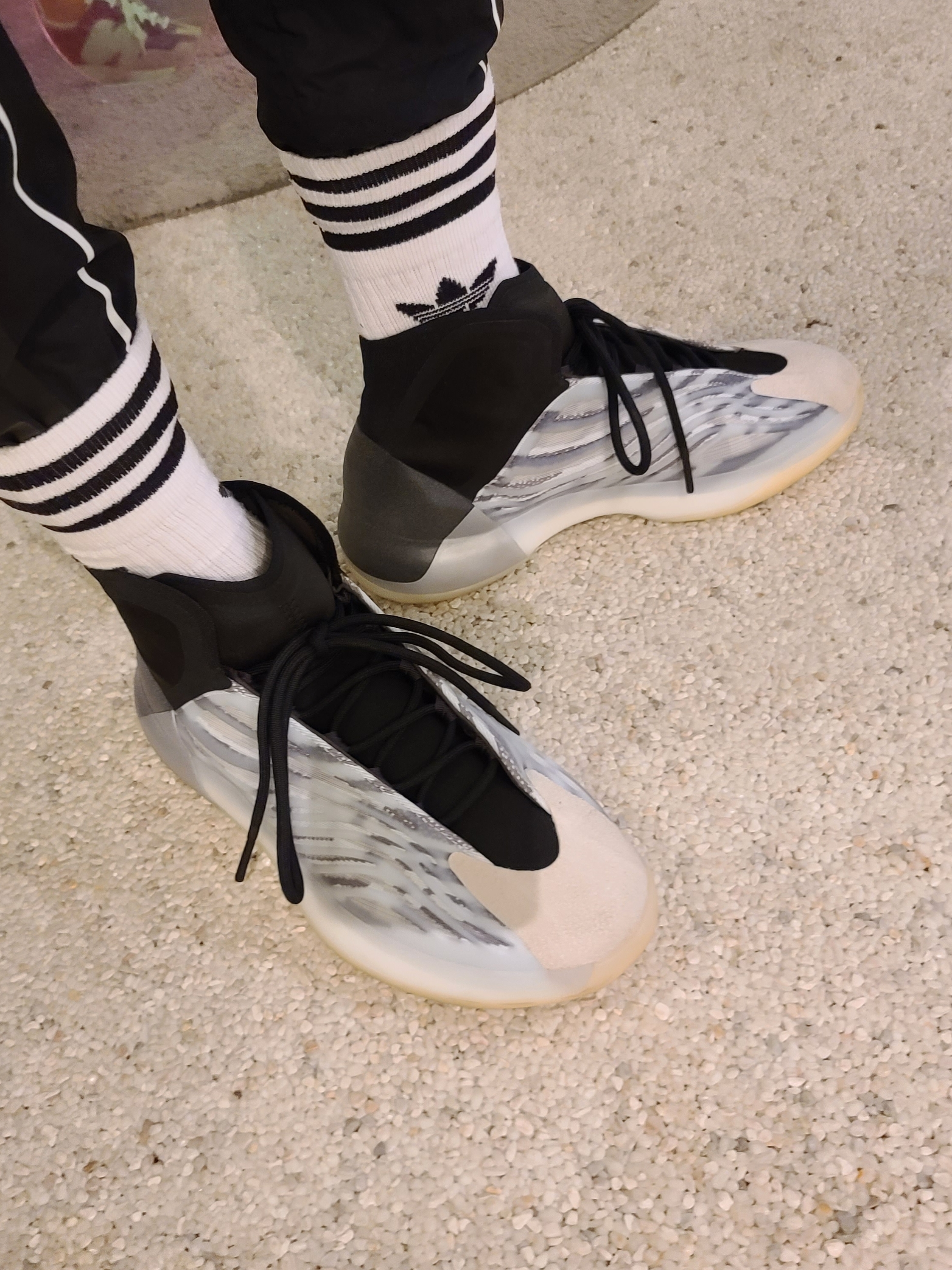 Adidas Yeezy QNTM BSKTBL 착용 스타일 - 2