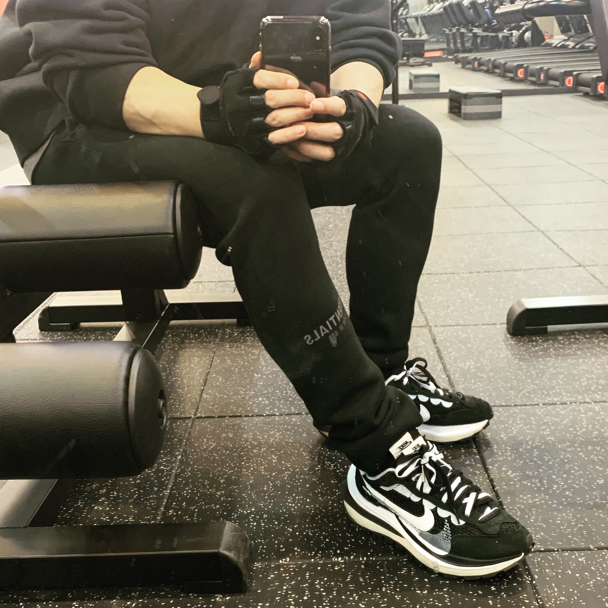 Nike x Sacai VaporWaffle Black White, Essentials Sweatpants Dark Slate/Black 2020 착용 스타일