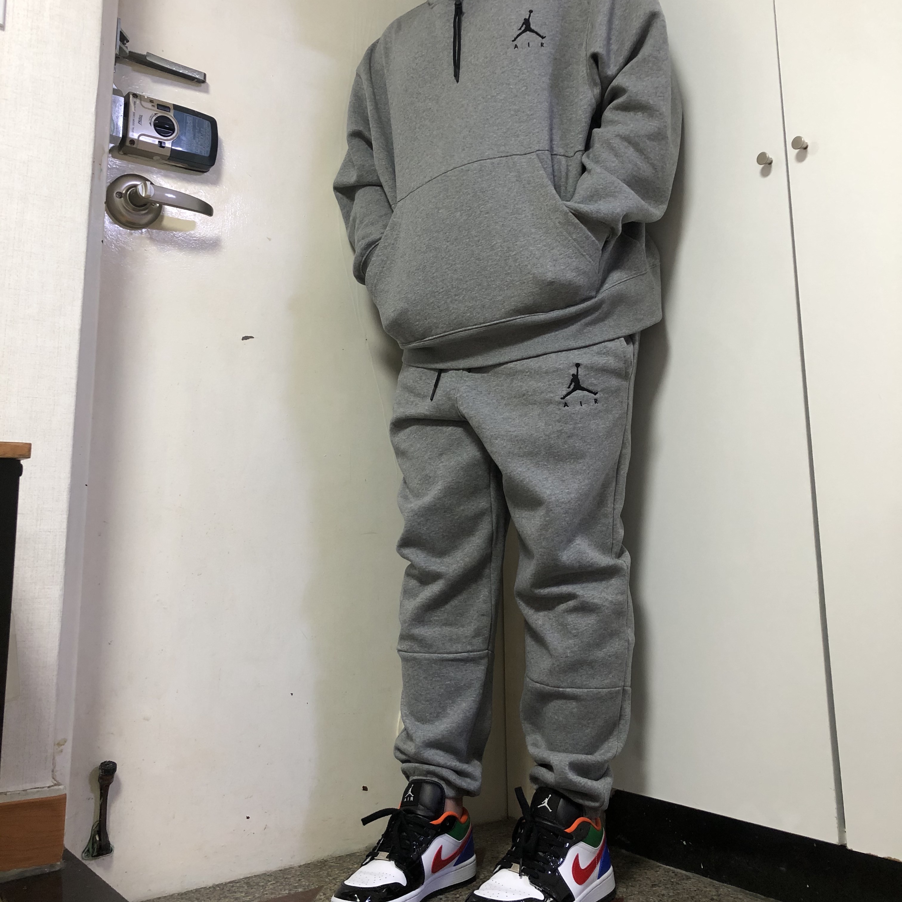 (W) Jordan 1 Low SE Multi-Color Black Toe 착용 스타일