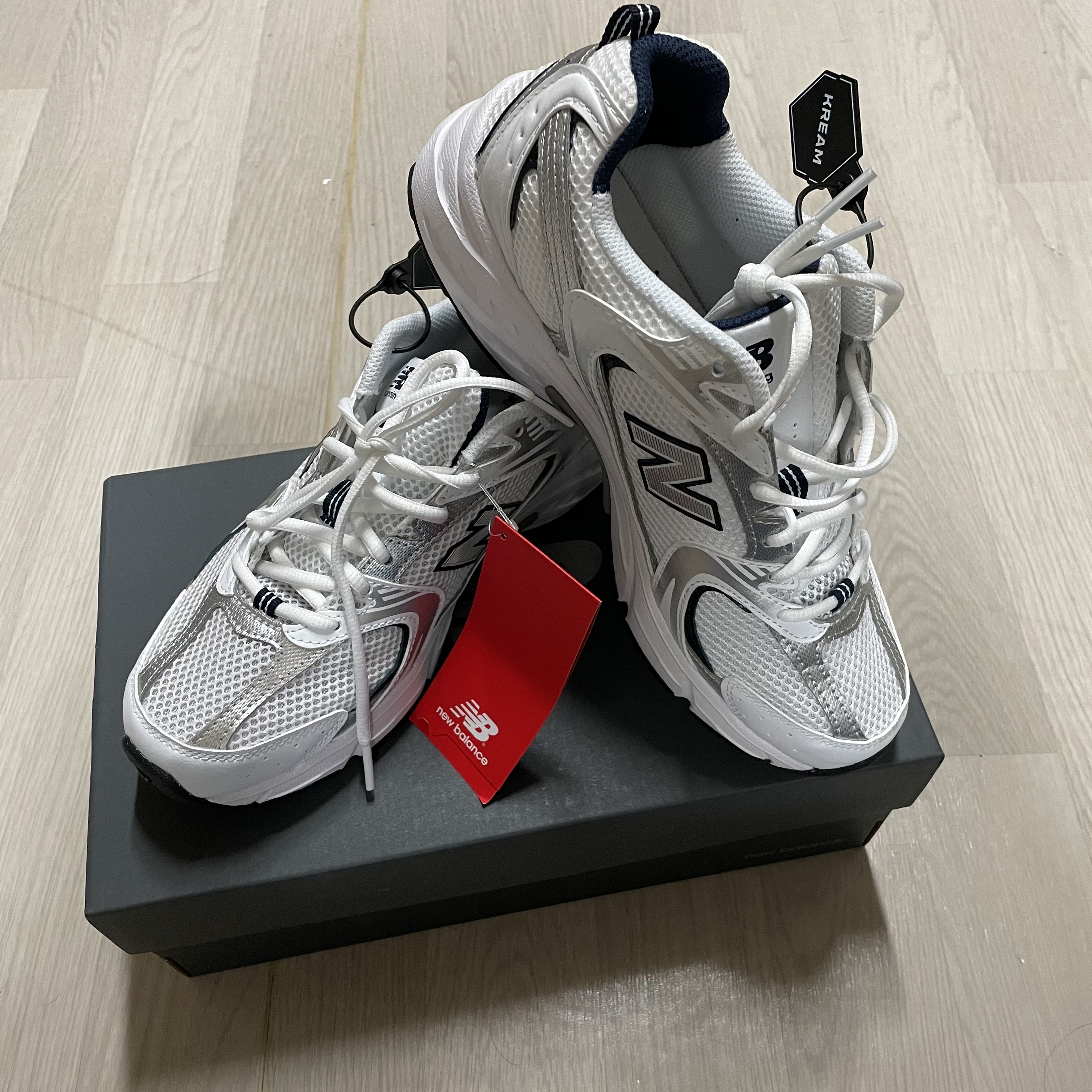 New Balance 530 White 착용 스타일 - 2