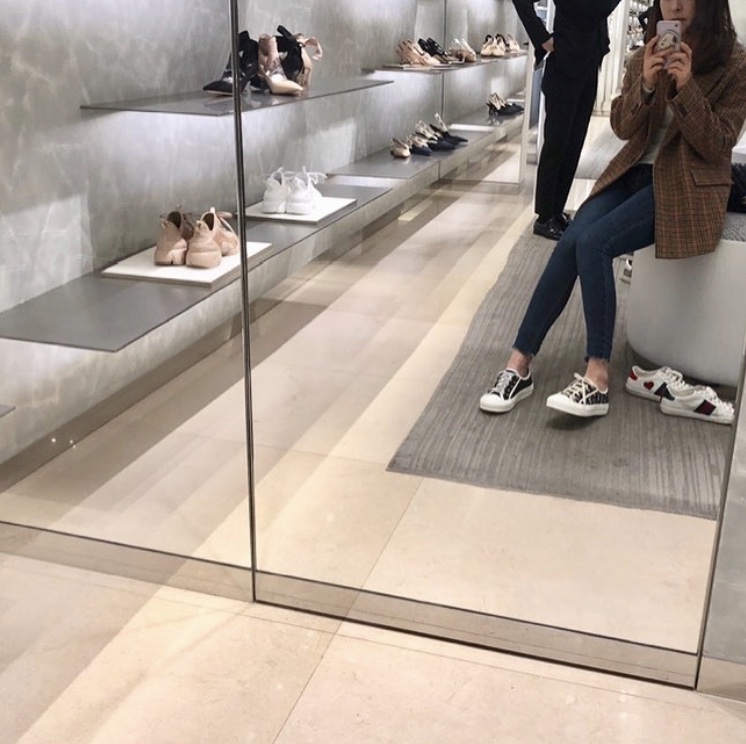 (W) Dior Walk'N'Dior Sneakers Oblique Navy 착용 스타일 - 1