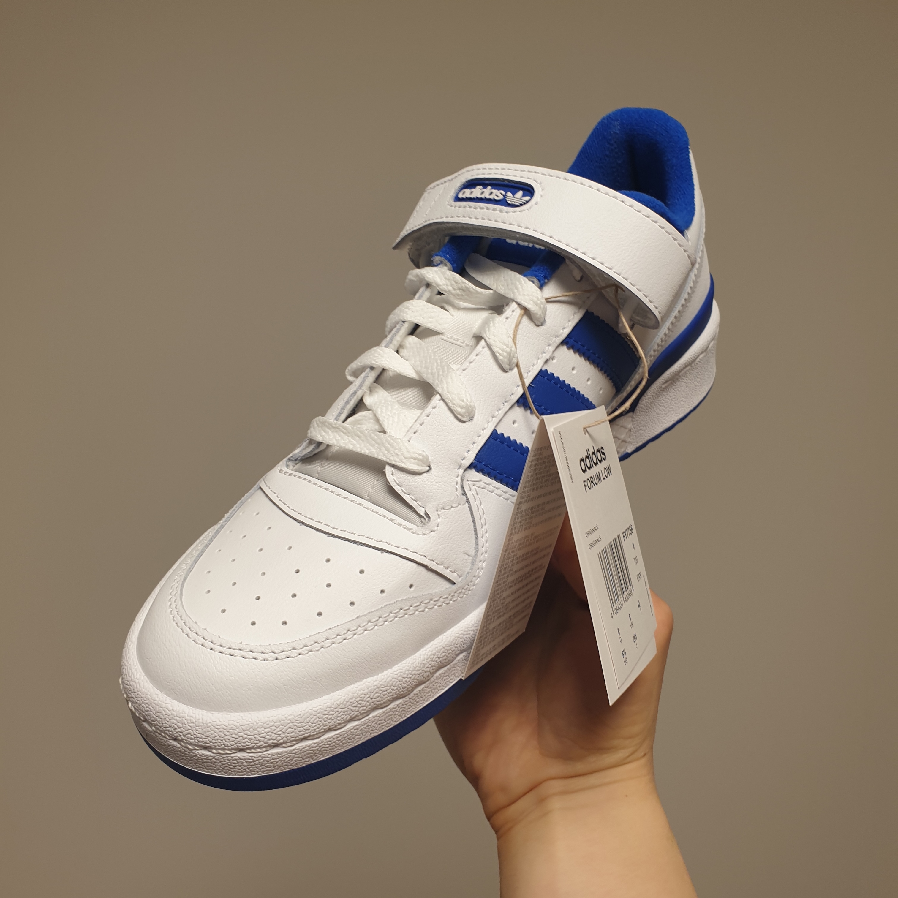Adidas Forum Low White Royal Blue 착용 스타일 - 1