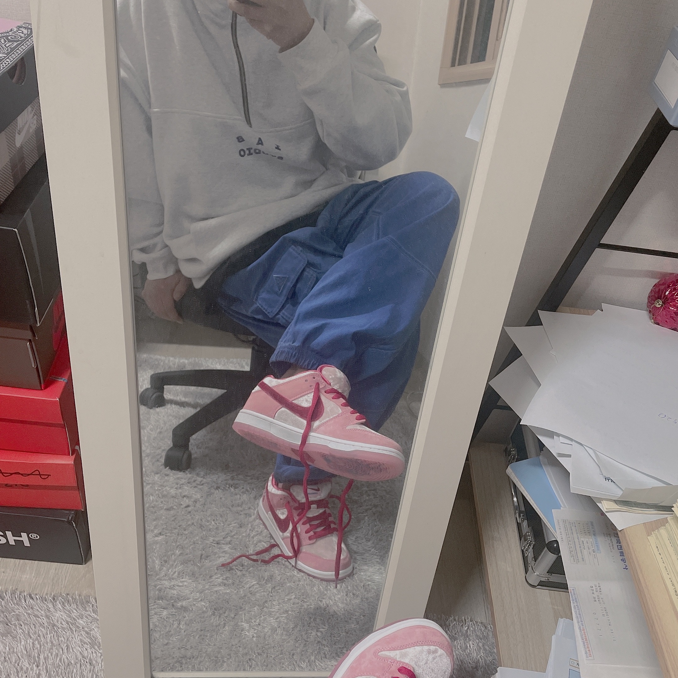 Nike x StrangeLove SB Dunk Low Pink (Regular Box), IAB Studio Half Zip Pullover Light Gray 착용 스타일