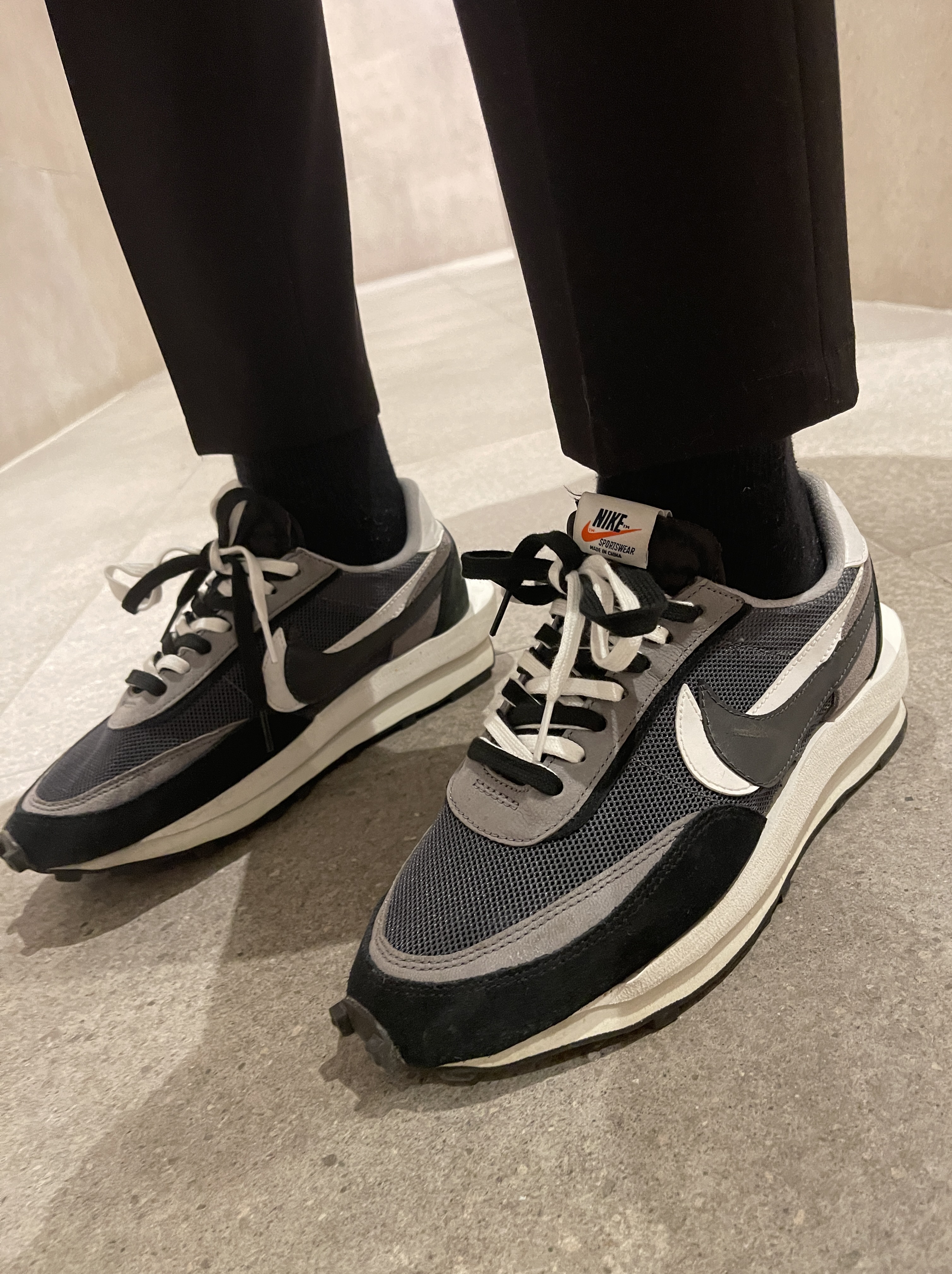 Nike x Sacai LDWaffle Black 착용 스타일 - 2