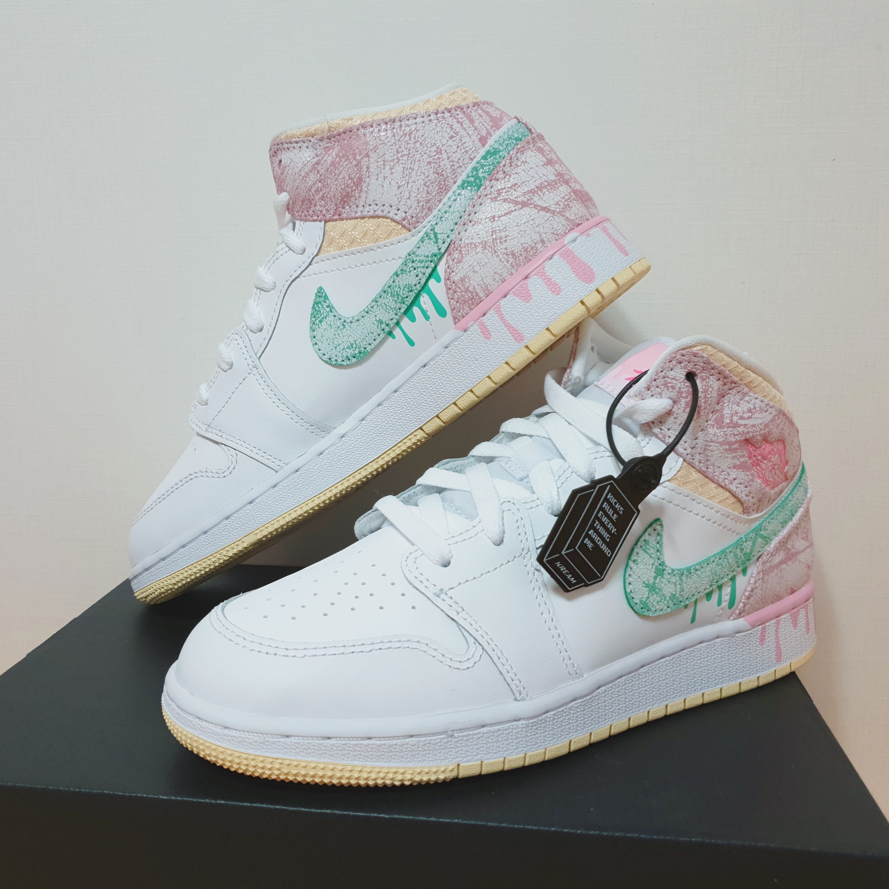 (GS) Jordan 1 Mid SE Arctic Punch 착용 스타일 - 1
