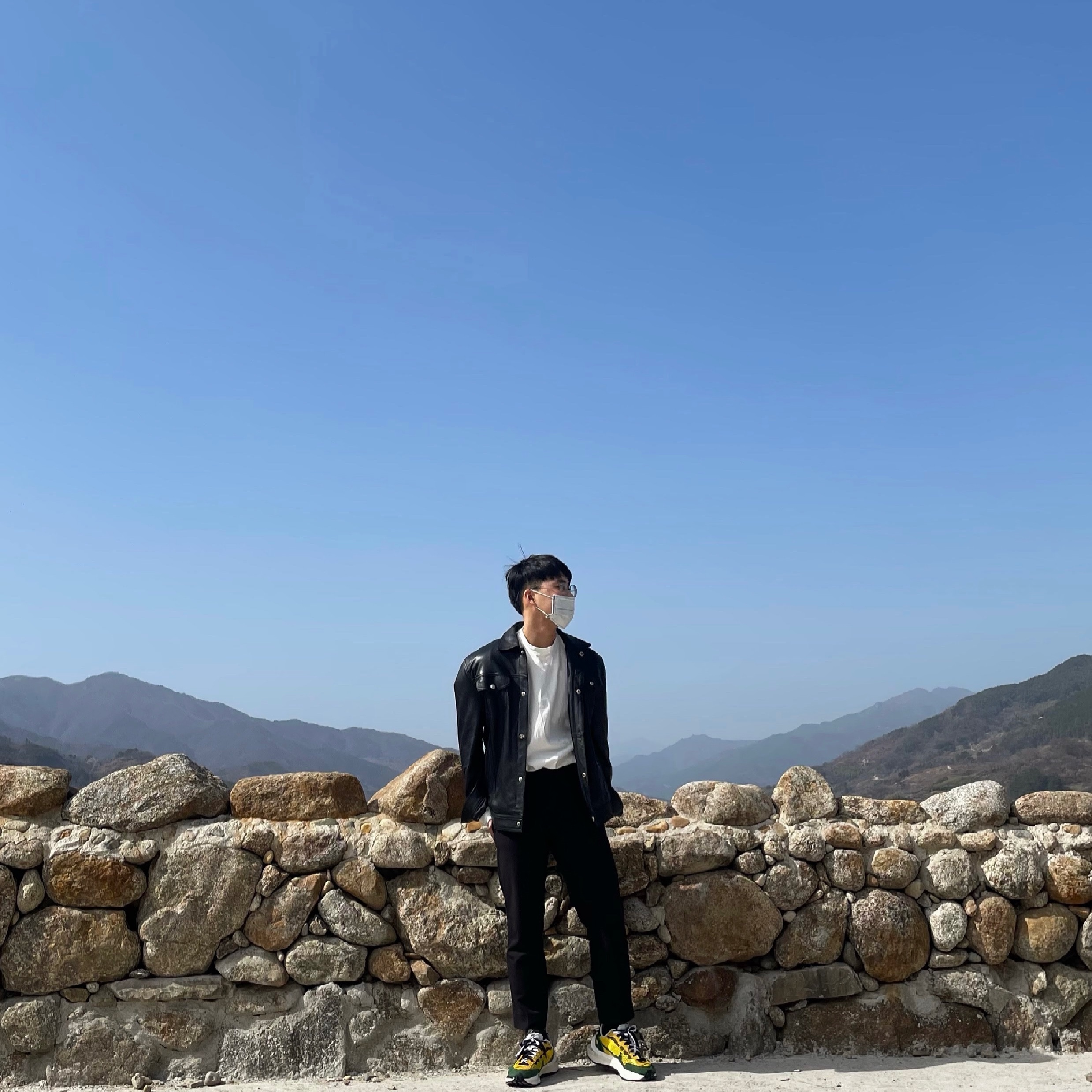 Nike x Sacai VaporWaffle Tour Yellow & Gorge Green Sail 착용 스타일