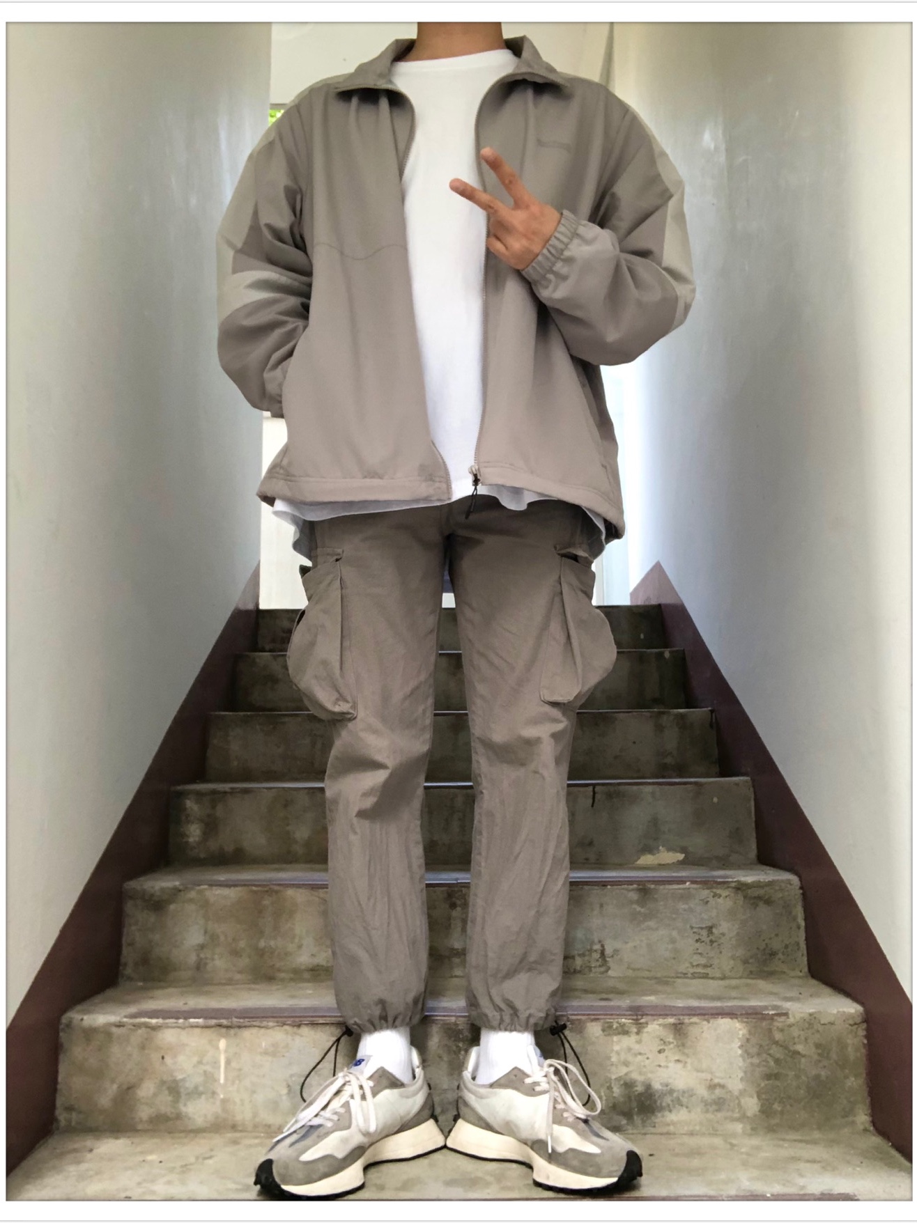 New Balance 327 Grey 착용 스타일