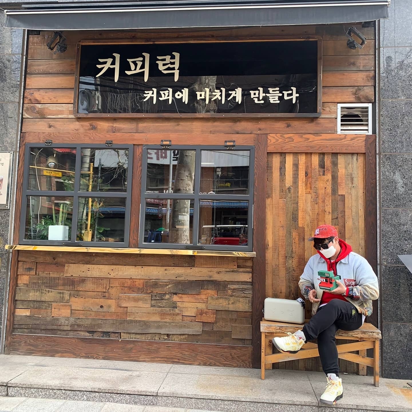 Supreme Cross Box Logo Hooded Sweatshirt Red - 20FW, Supreme Aerial Tapestry Harrington Jacket - 20FW 착용 스타일 - 2