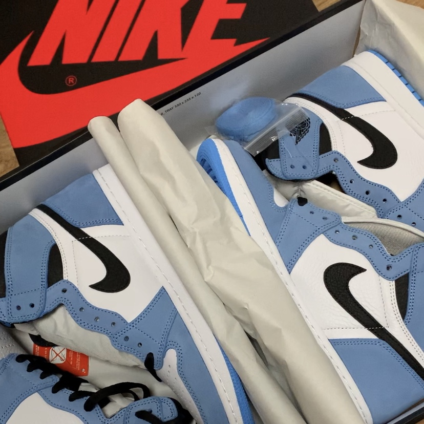 Jordan 1 Retro High OG University Blue 착용 스타일 - 2