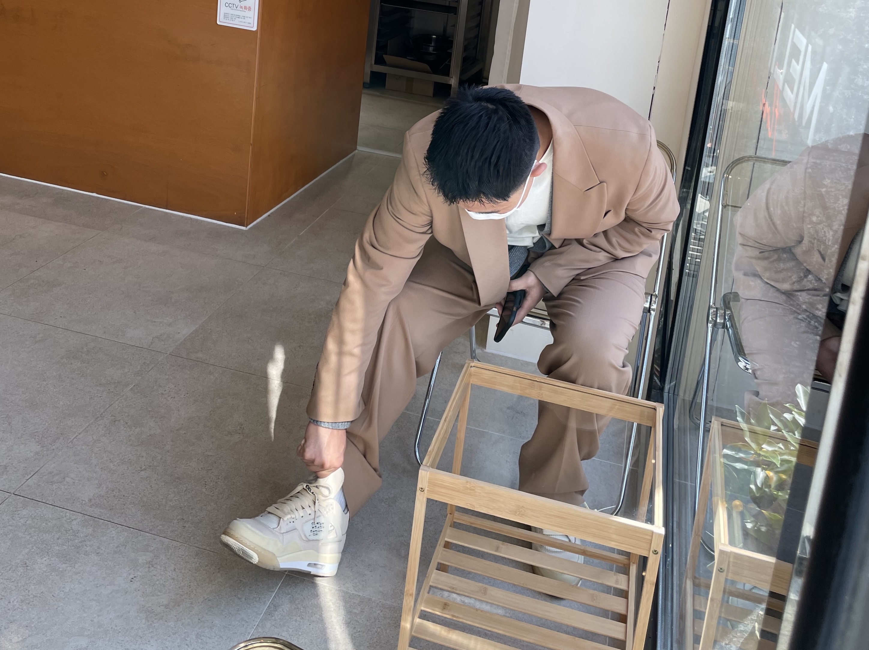 (W) Jordan 4 x Off-White Retro SP Sail 착용 스타일