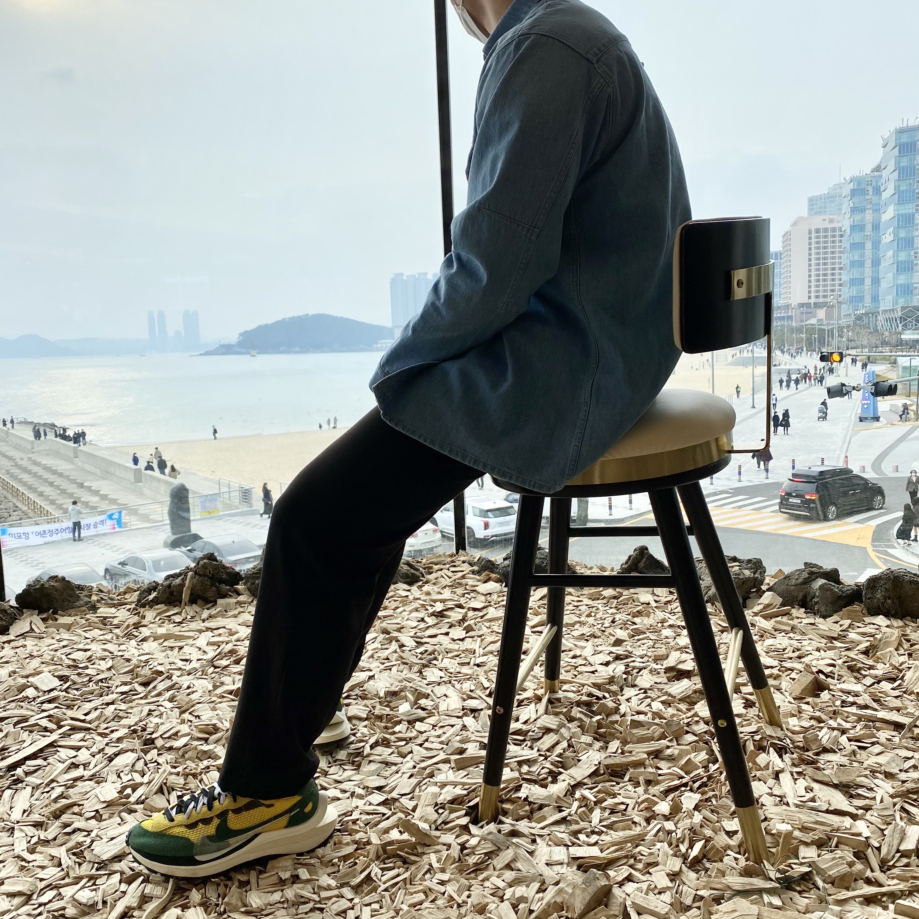 Nike x Sacai VaporWaffle Tour Yellow & Gorge Green Sail 착용 스타일