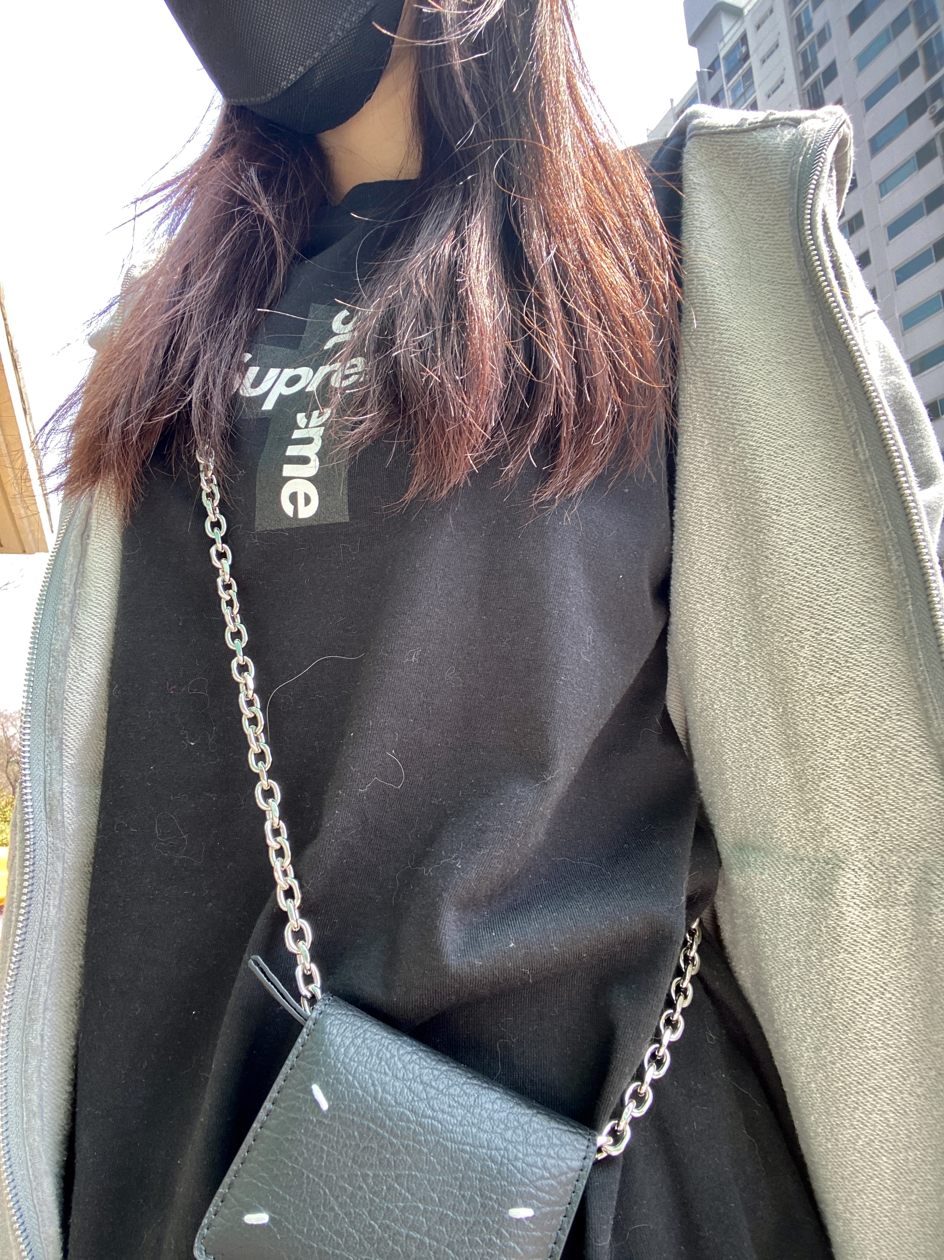Supreme Cross Box Logo T-Shirt Black - 20FW, Jordan 1 Retro High OG Light Smoke Grey 착용 스타일 - 2