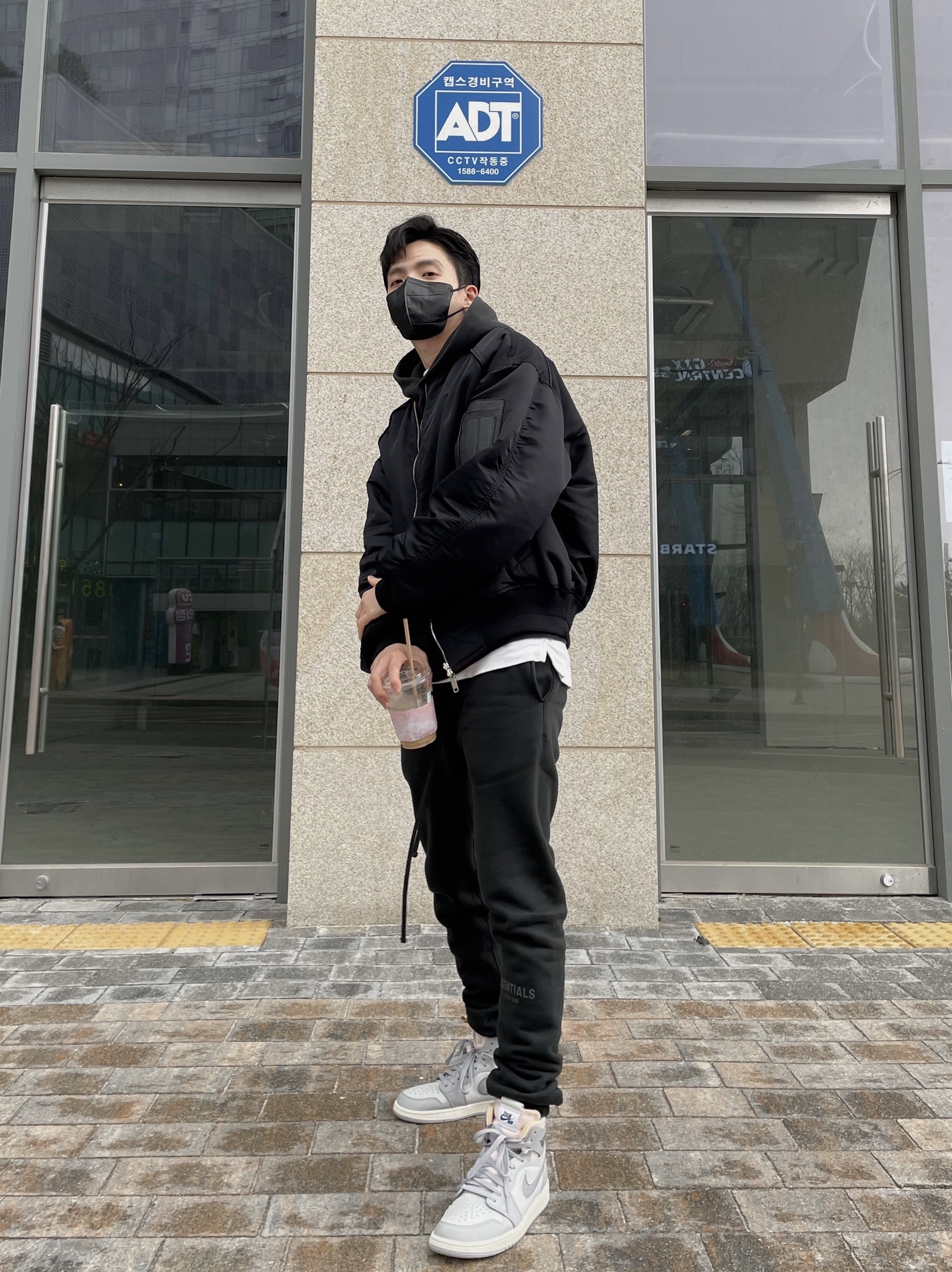 Essentials Sweatpants Dark Slate/Black 2020, Jordan 1 Zoom Air CMFT London 착용 스타일