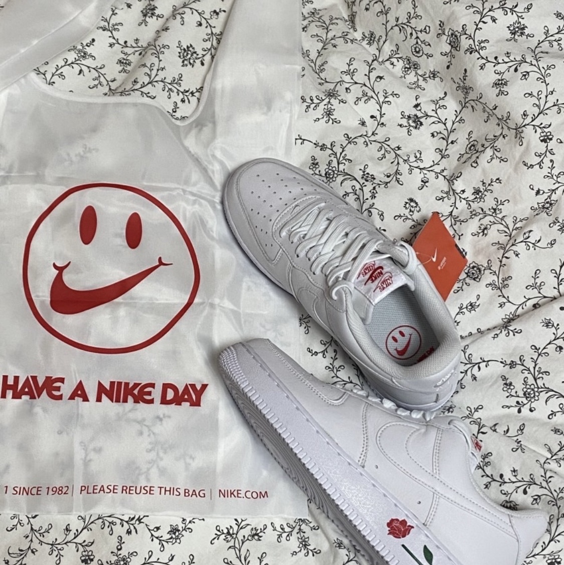 Nike Air Force 1 '07 LX White Bag 착용 스타일