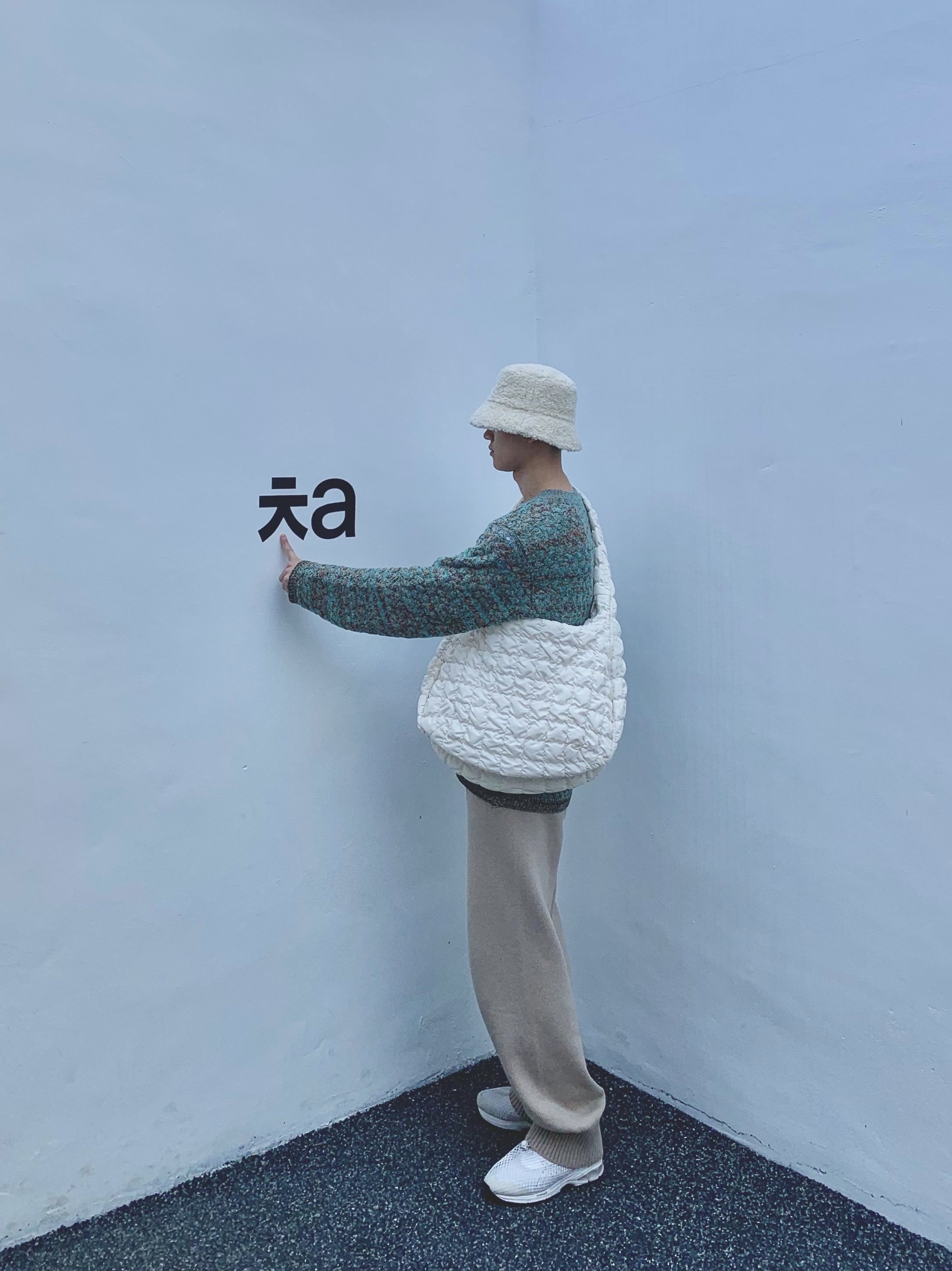 Asics x Vivienne Westwood Gel-Kayano 26 Birch White 착용 스타일 - 3