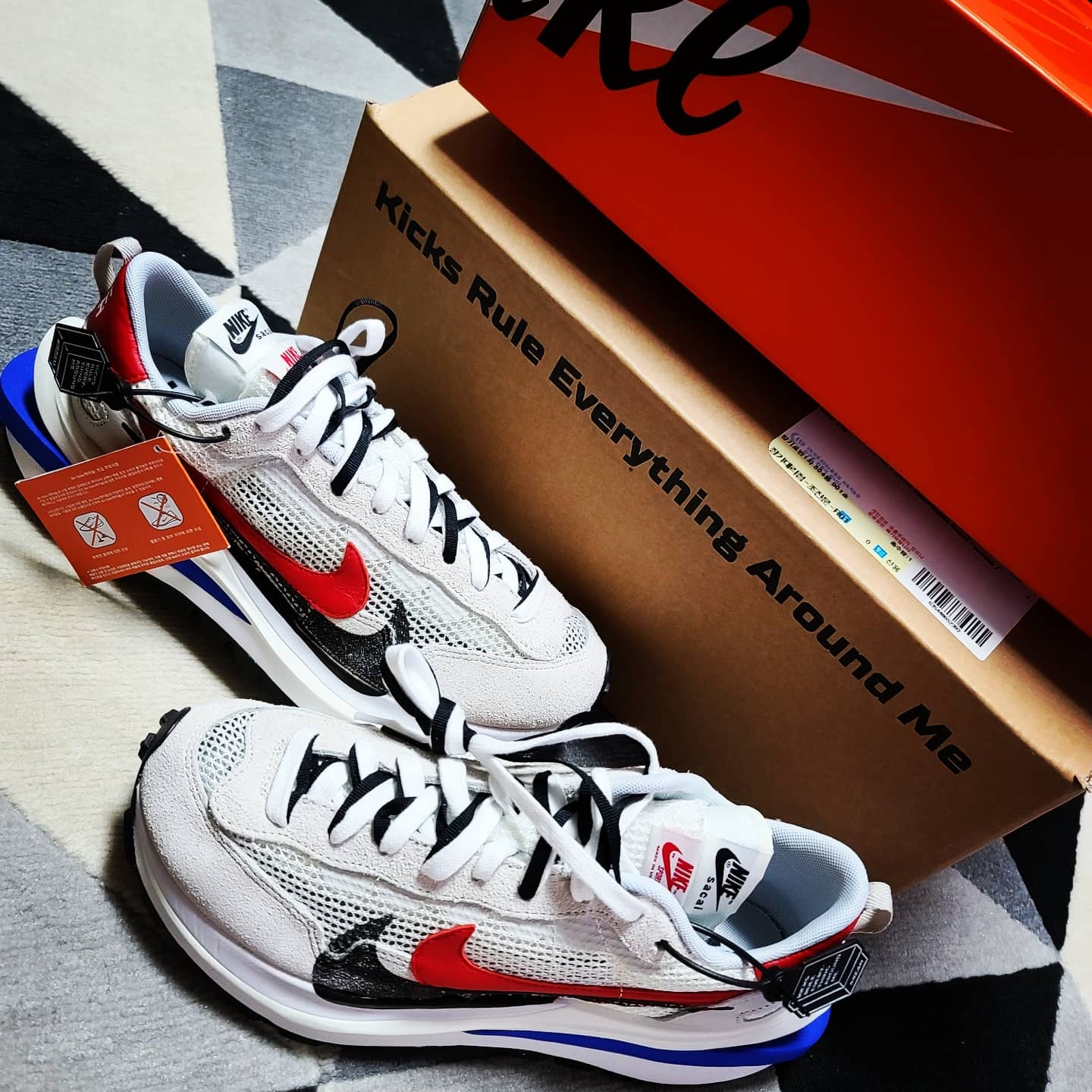 Nike x Sacai VaporWaffle Royal Fuchsia 착용 스타일