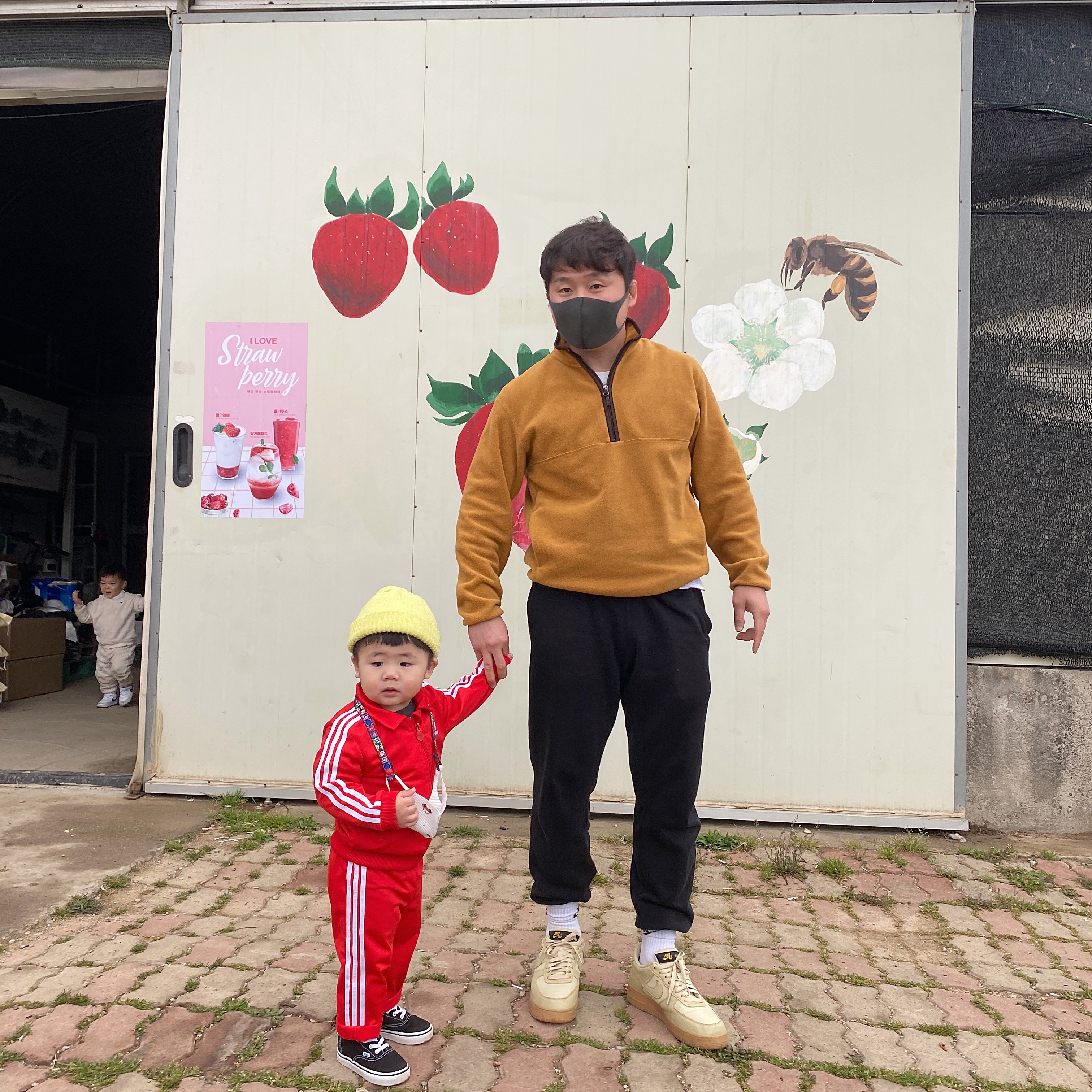 Nike Air Force 1 Low Gore-Tex Team Gold Khaki 착용 스타일