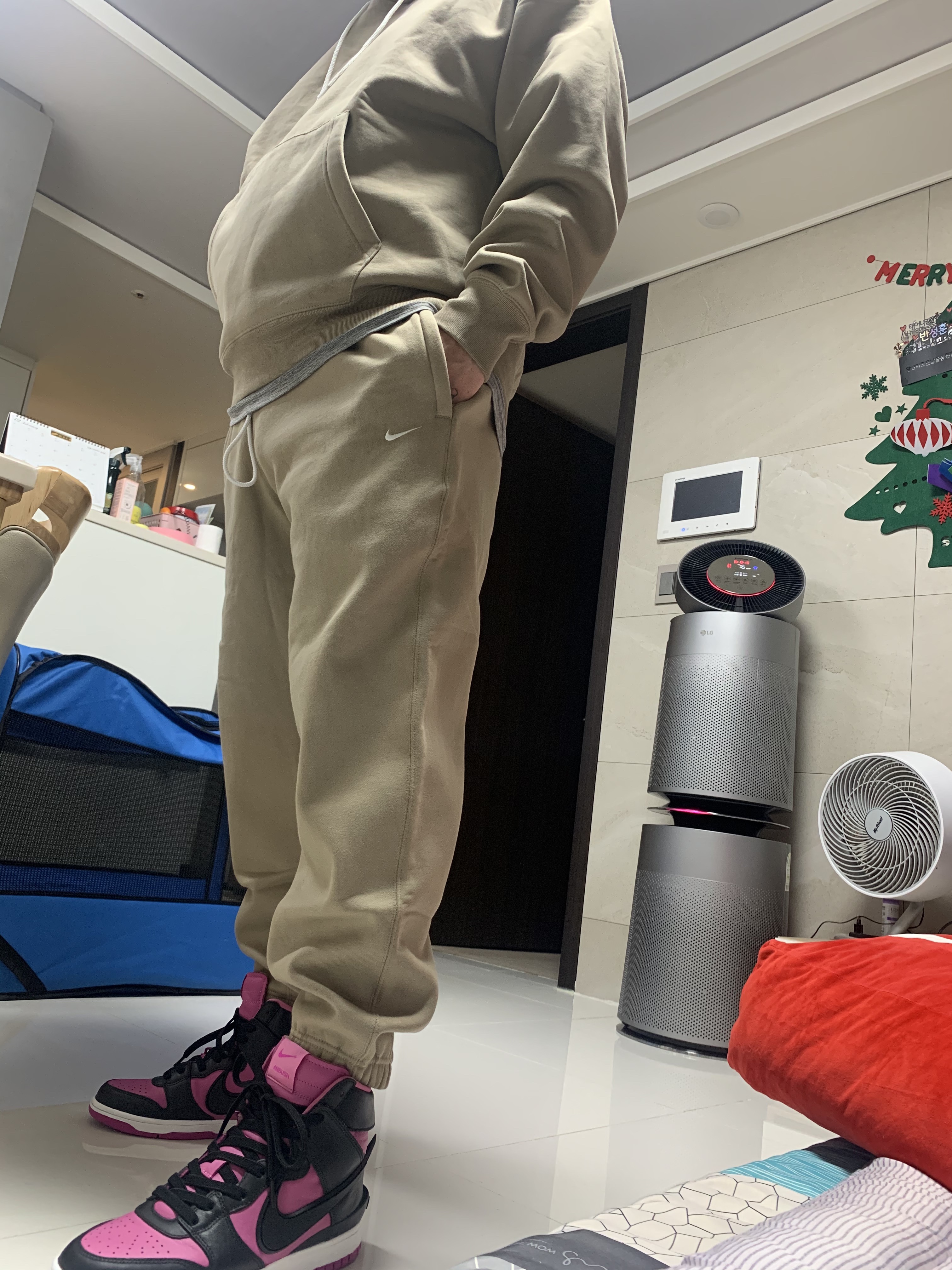 Nike NRG Solo Swoosh Crew Fleece Khaki - Asia, Nike NRG Solo Swoosh Fleece Pants Khaki - Asia 착용 스타일 - 4