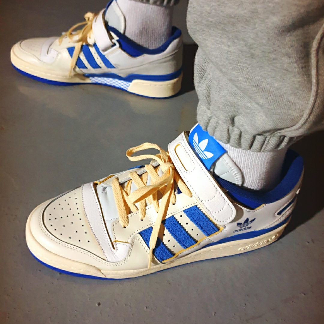 Adidas OG Forum 84 Low Blue Thread 착용 스타일 - 5