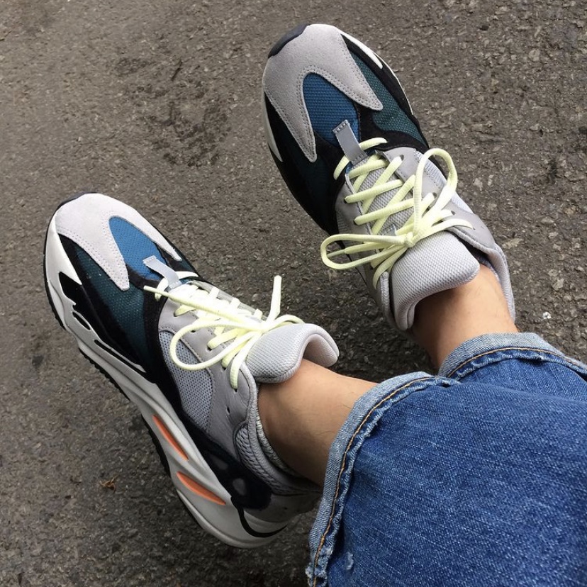 Adidas Yeezy Boost 700 Wave Runner Solid Grey 2017/2019 착용 스타일