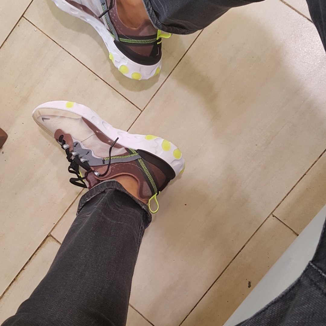 Nike React Element 87 Desert Sand, (W) Nike Air VaporMax Flyknit Pure Platinum 착용 스타일 - 3