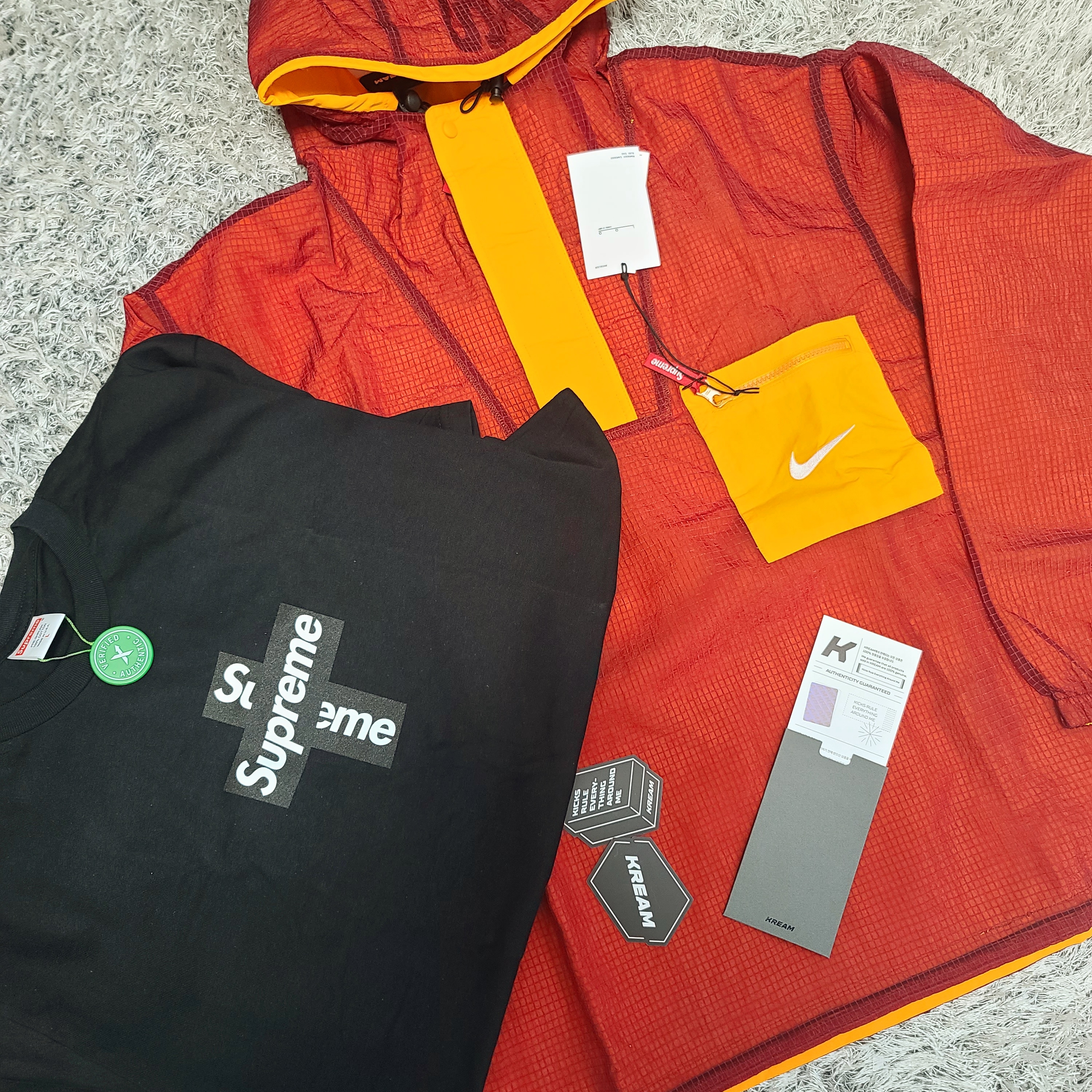 Supreme x Nike Jewel Reversible Ripstop Anorak Orange - 20FW, Supreme Cross Box Logo T-Shirt Black - 20FW 착용 스타일