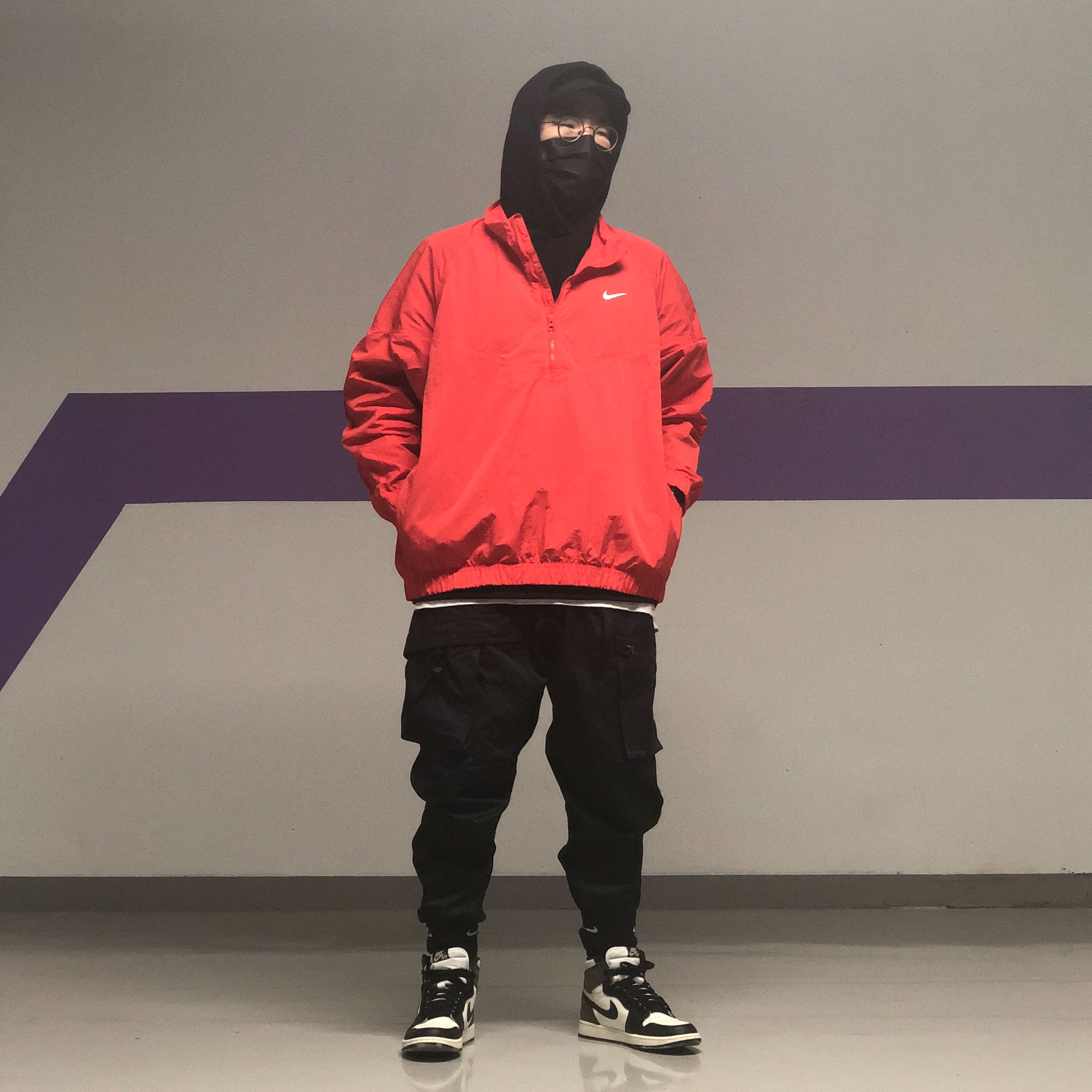 Jordan 1 Retro High OG Black Mocha, Nike x Stussy Windrunner Jacket Habanero Red 착용 스타일
