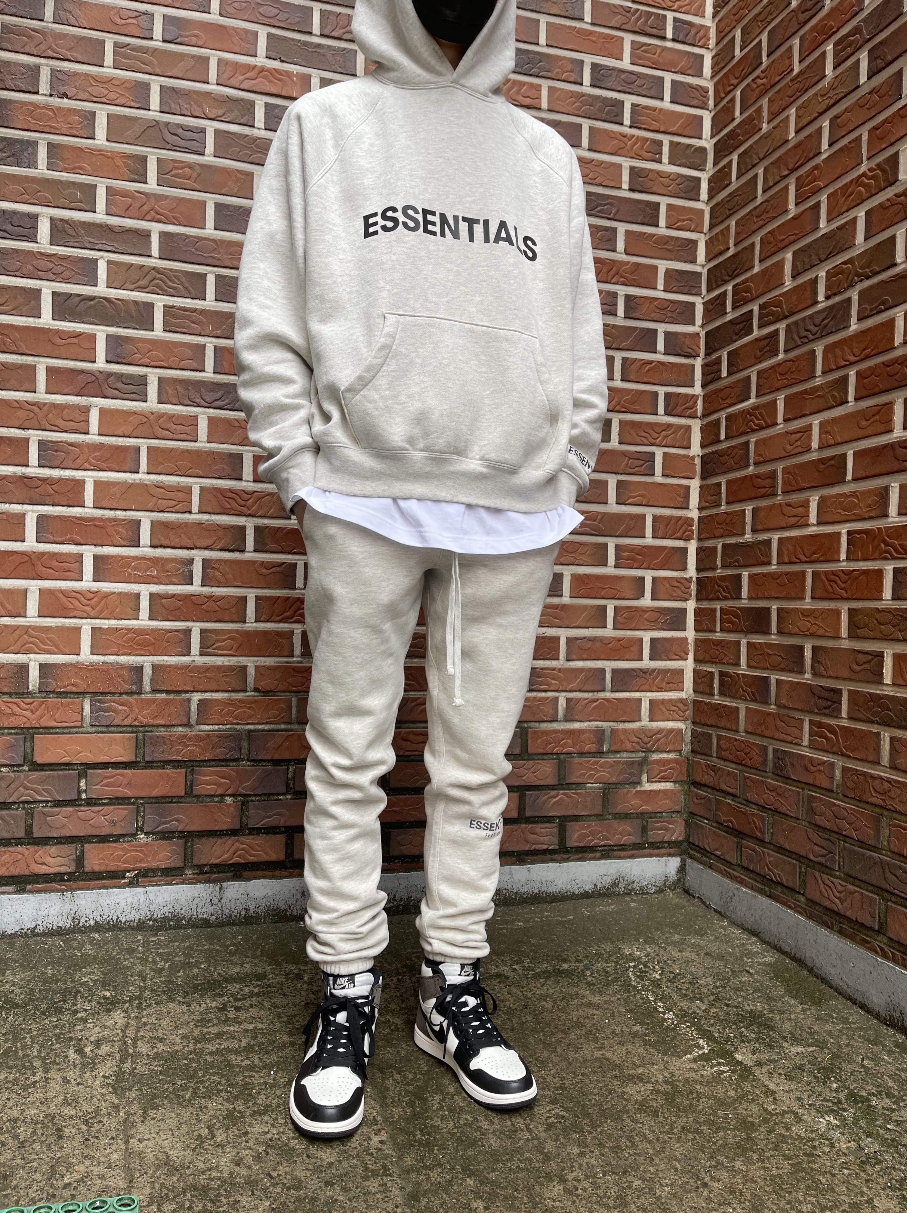 Jordan 1 Retro High OG Black Mocha, Essentials 3D Silicon Applique Pullover Hoodie Oatmeal/Oatmeal Heather/Light Heather Oatmeal 2020 착용 스타일 - 2