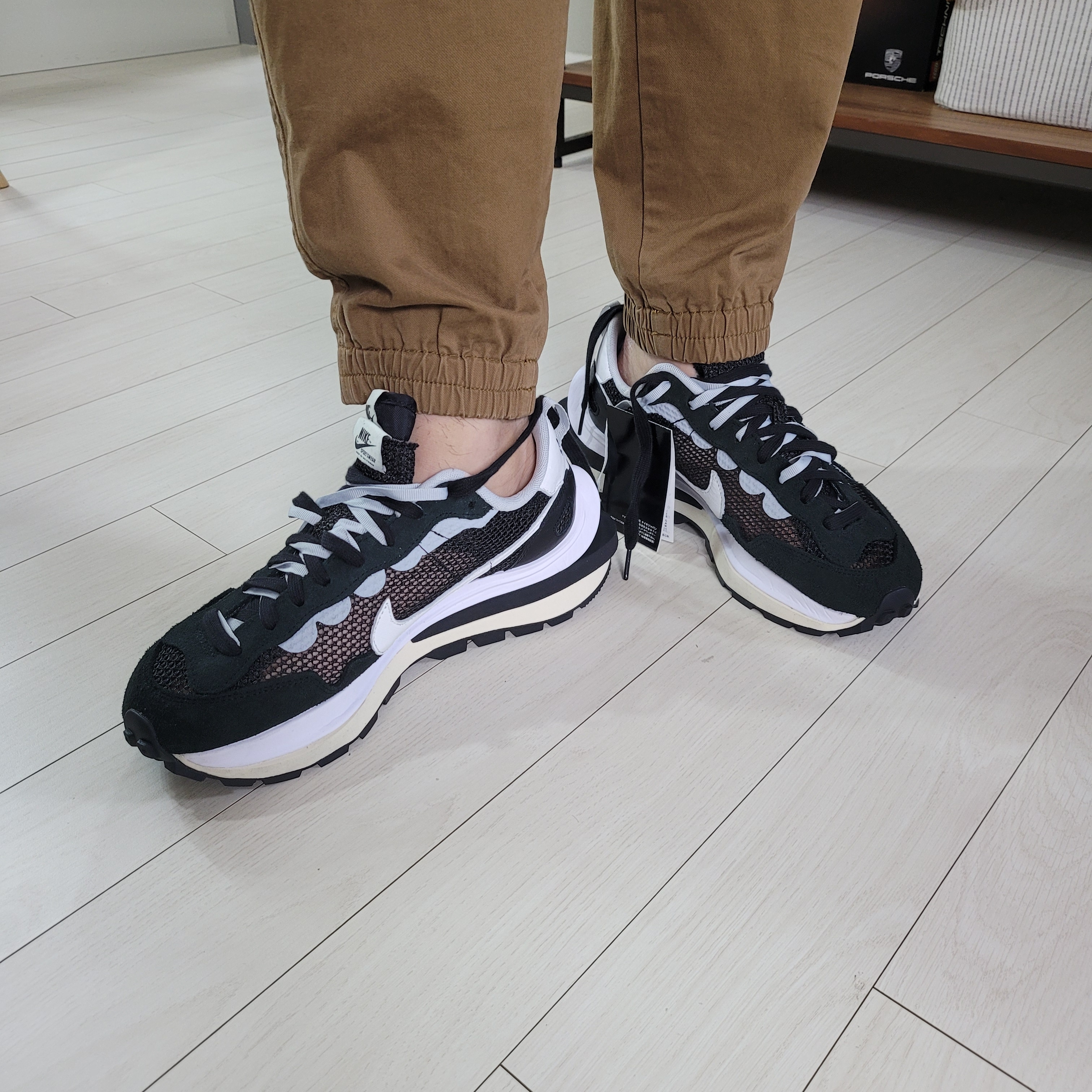 Nike x Sacai VaporWaffle Black White 착용 스타일
