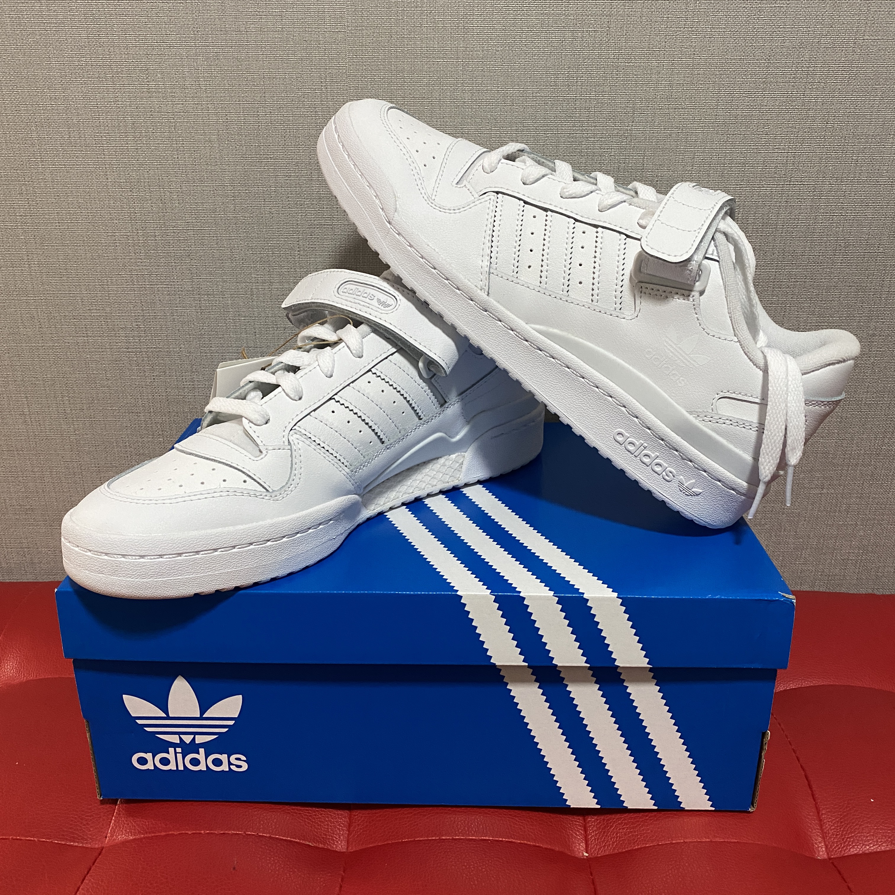 Adidas Forum Low Triple White 착용 스타일 - 1
