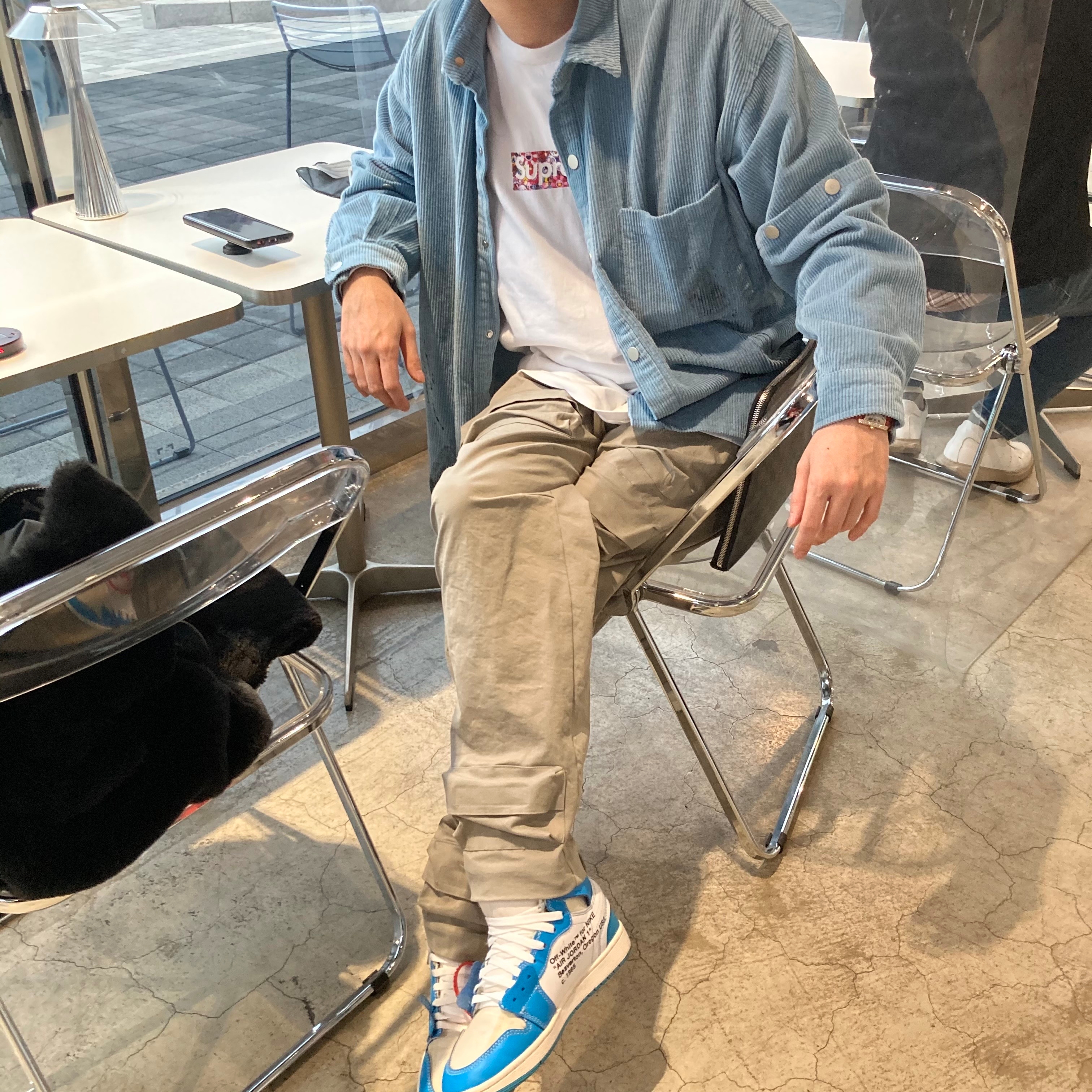 Jordan 1 x Off-White Retro High University Blue 착용 스타일 - 2
